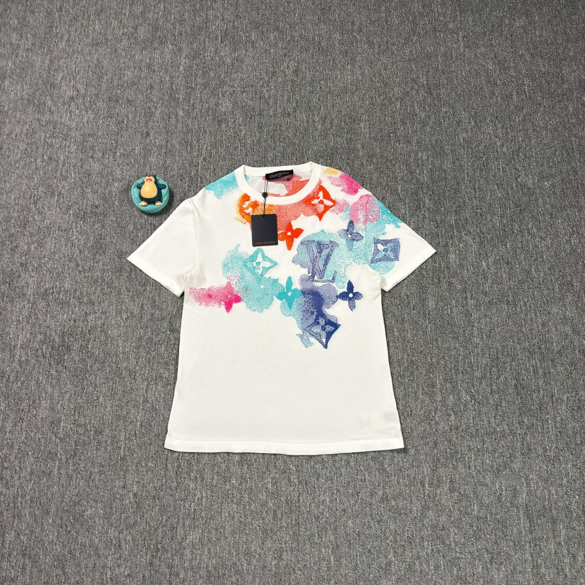 Louis Vuitton Louis Vuitton Multi-Color Watercolor T-Shirt Size M Size US M / EU 48-50 / 2 - 2 Thumbnail