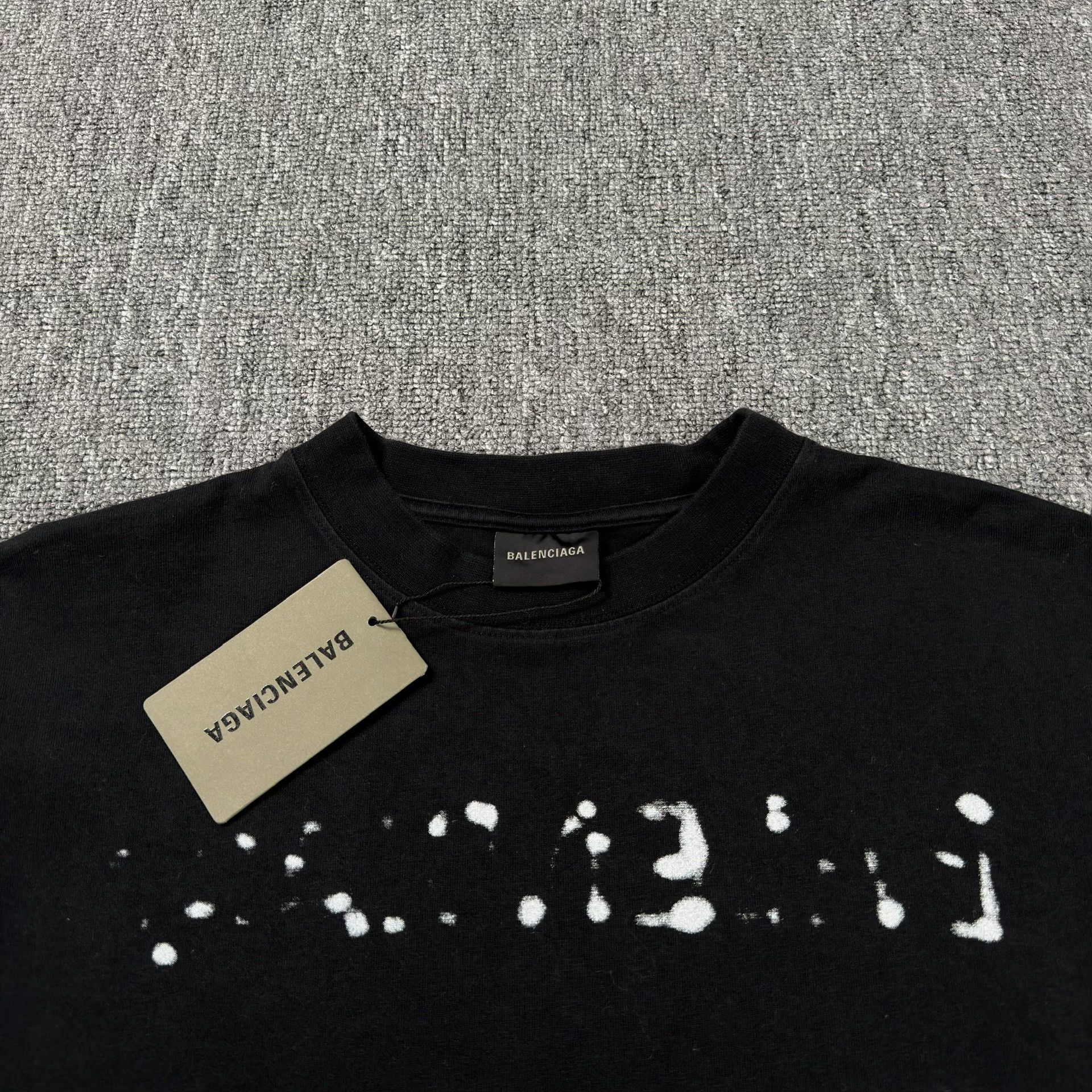 Balenciaga Balenciaga Blurred Logo T-Shirt Size S Size US S / EU 44-46 / 1 - 3 Thumbnail