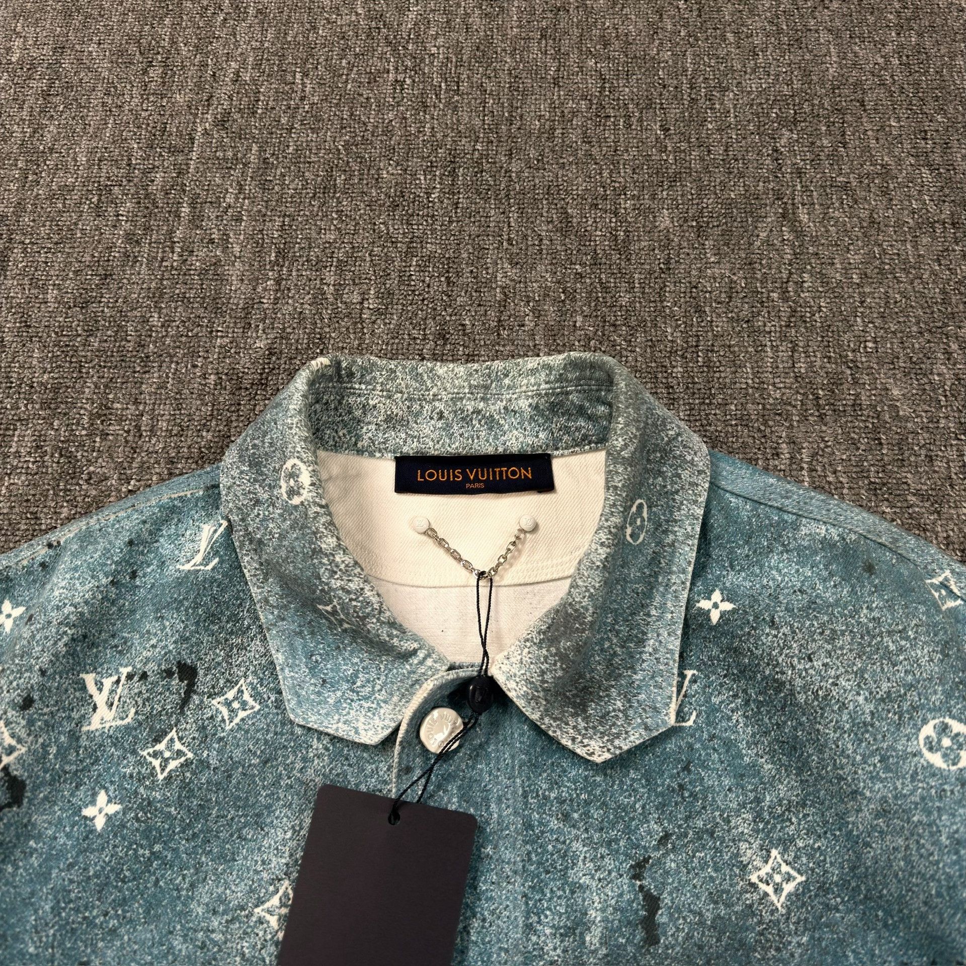 Louis Vuitton Louis Vuitton Monogram Splatter Denim Shirt Size L Size US L / EU 52-54 / 3 - 3 Thumbnail