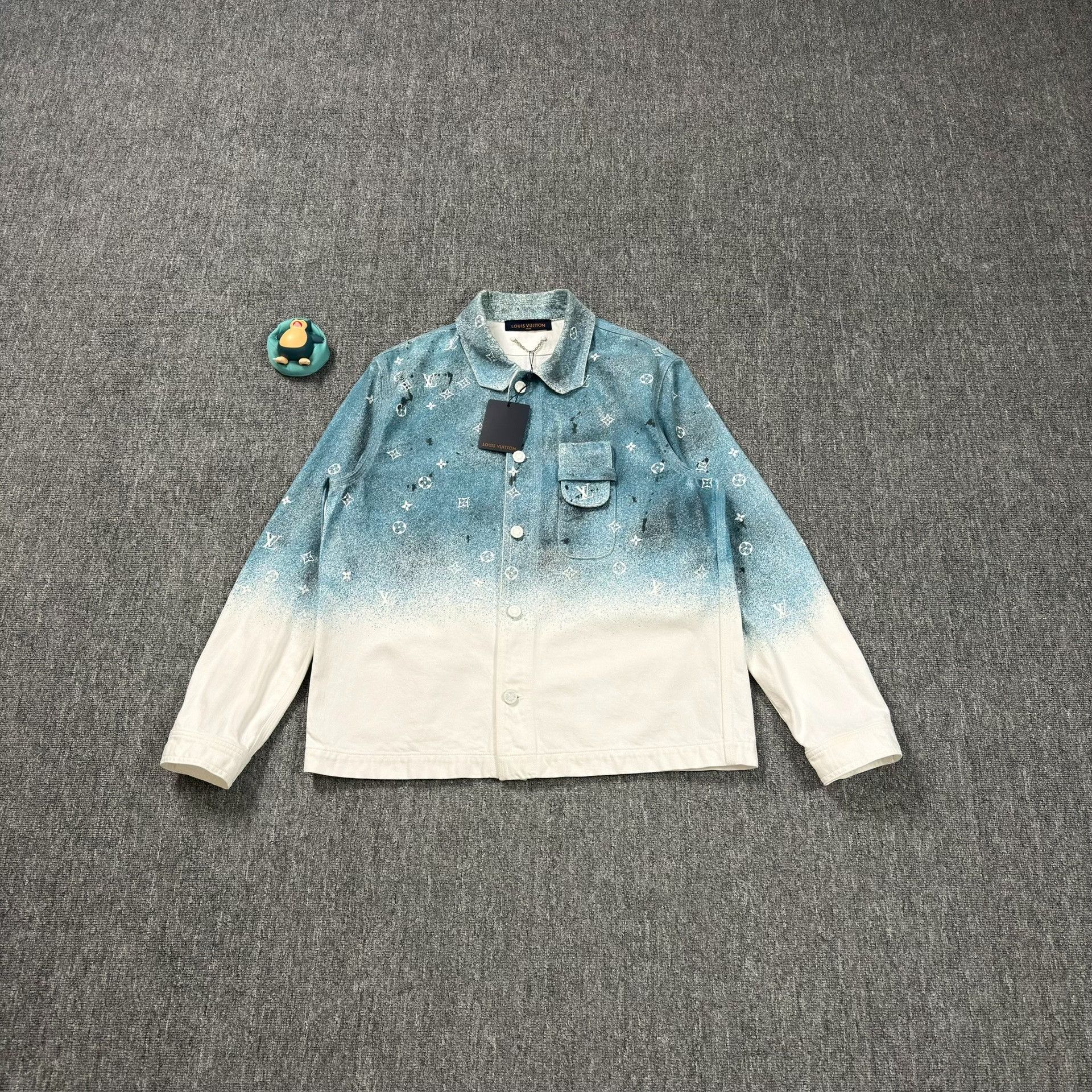 Louis Vuitton Louis Vuitton Monogram Splatter Denim Shirt Size L Size US L / EU 52-54 / 3 - 2 Thumbnail