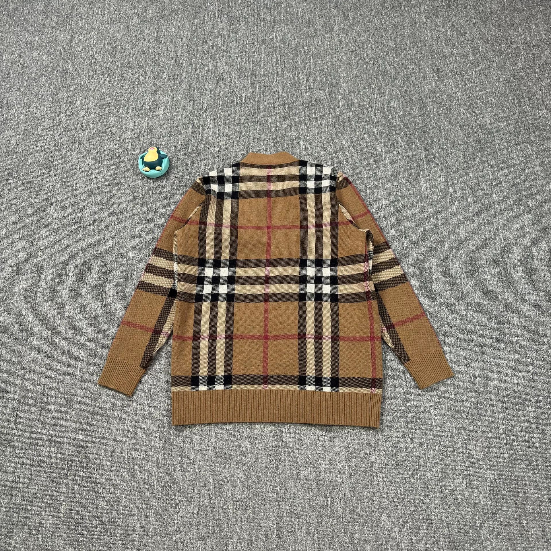 Burberry Burberry Check Cashmere Wool Cardigan Size M Size US M / EU 48-50 / 2 - 3 Thumbnail