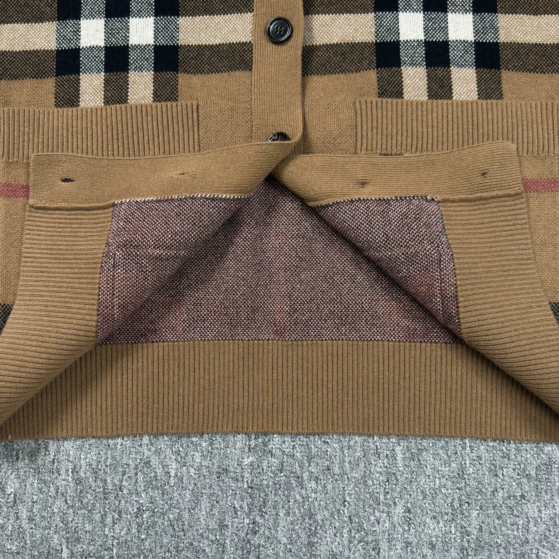 Burberry Burberry Check Cashmere Wool Cardigan Size M Size US M / EU 48-50 / 2 - 7 Thumbnail
