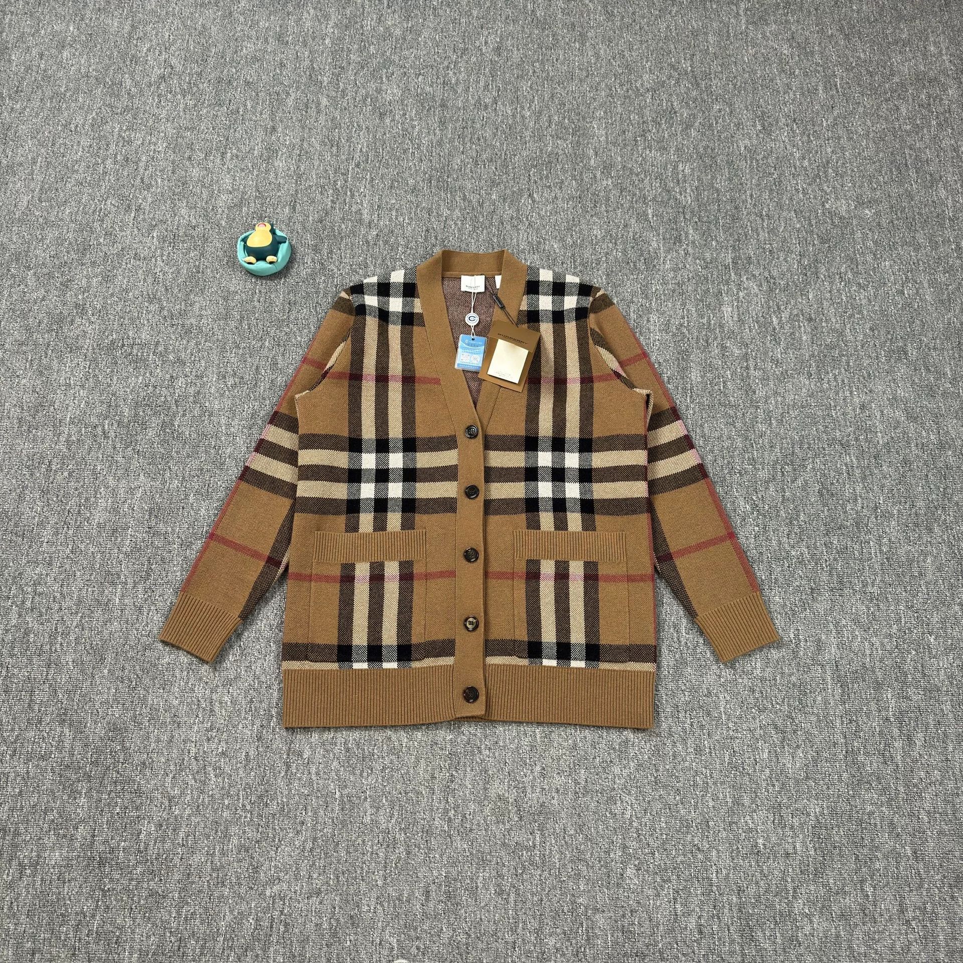 Burberry Burberry Check Cashmere Wool Cardigan Size M Size US M / EU 48-50 / 2 - 2 Thumbnail