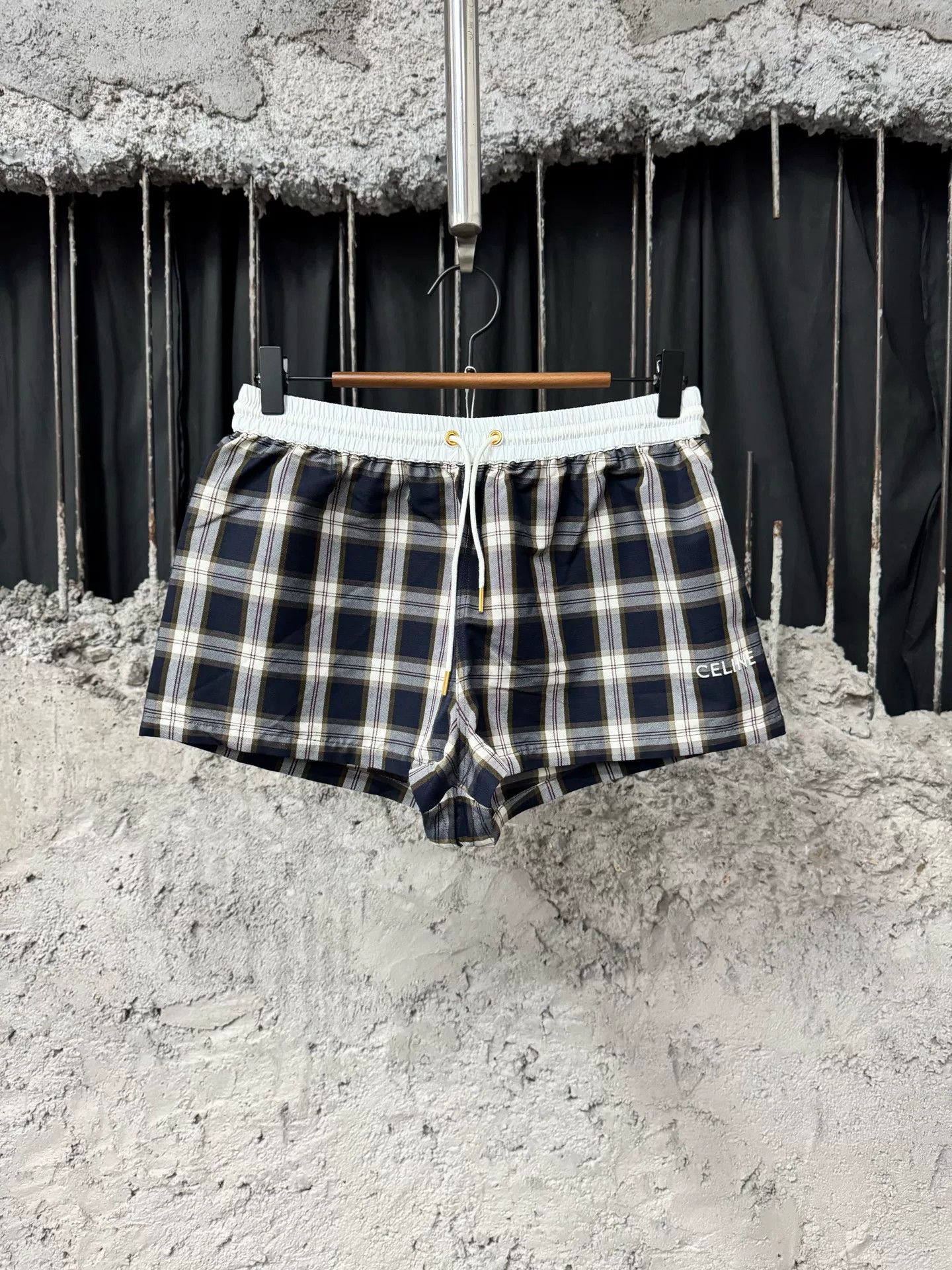 Celine Celine Plaid Logo Shorts Size 36 Size 26" / US 2 / IT 38 - 2 Thumbnail