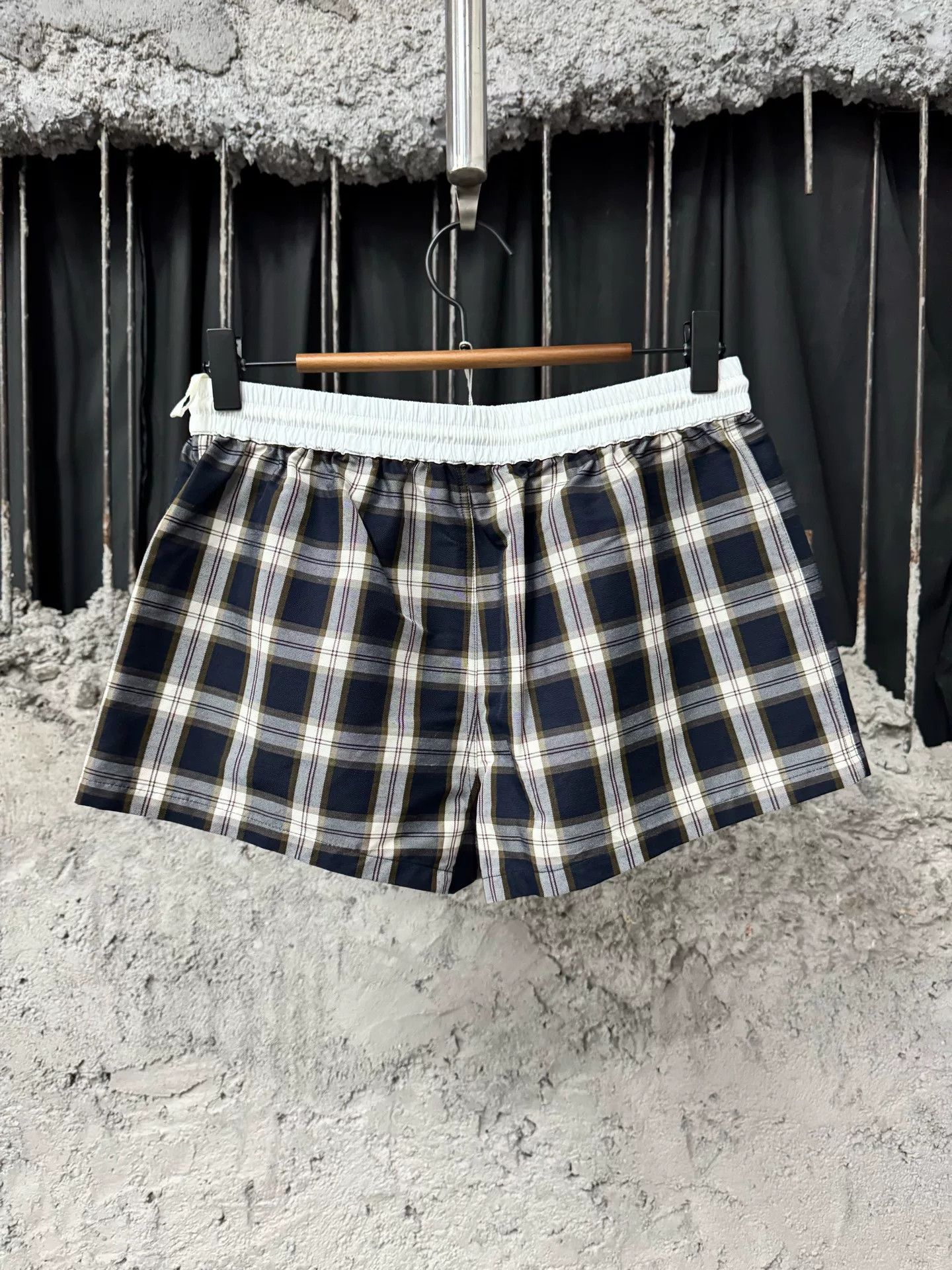 Celine Celine Plaid Logo Shorts Size 36 Size 26" / US 2 / IT 38 - 3 Thumbnail