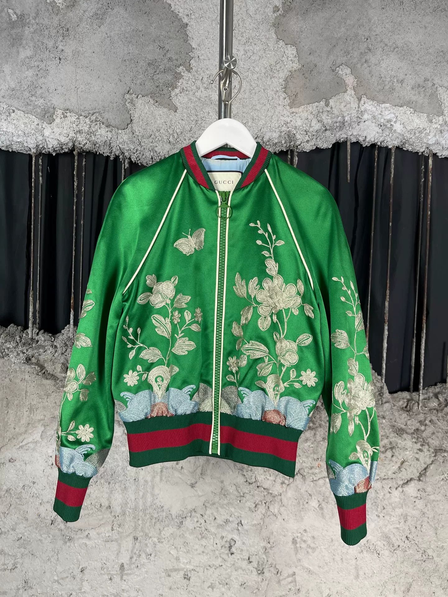 Gucci Gucci Floral Embroidery Bomber Jacket Size 38 Size XS / US 0-2 / IT 36-38 - 2 Thumbnail