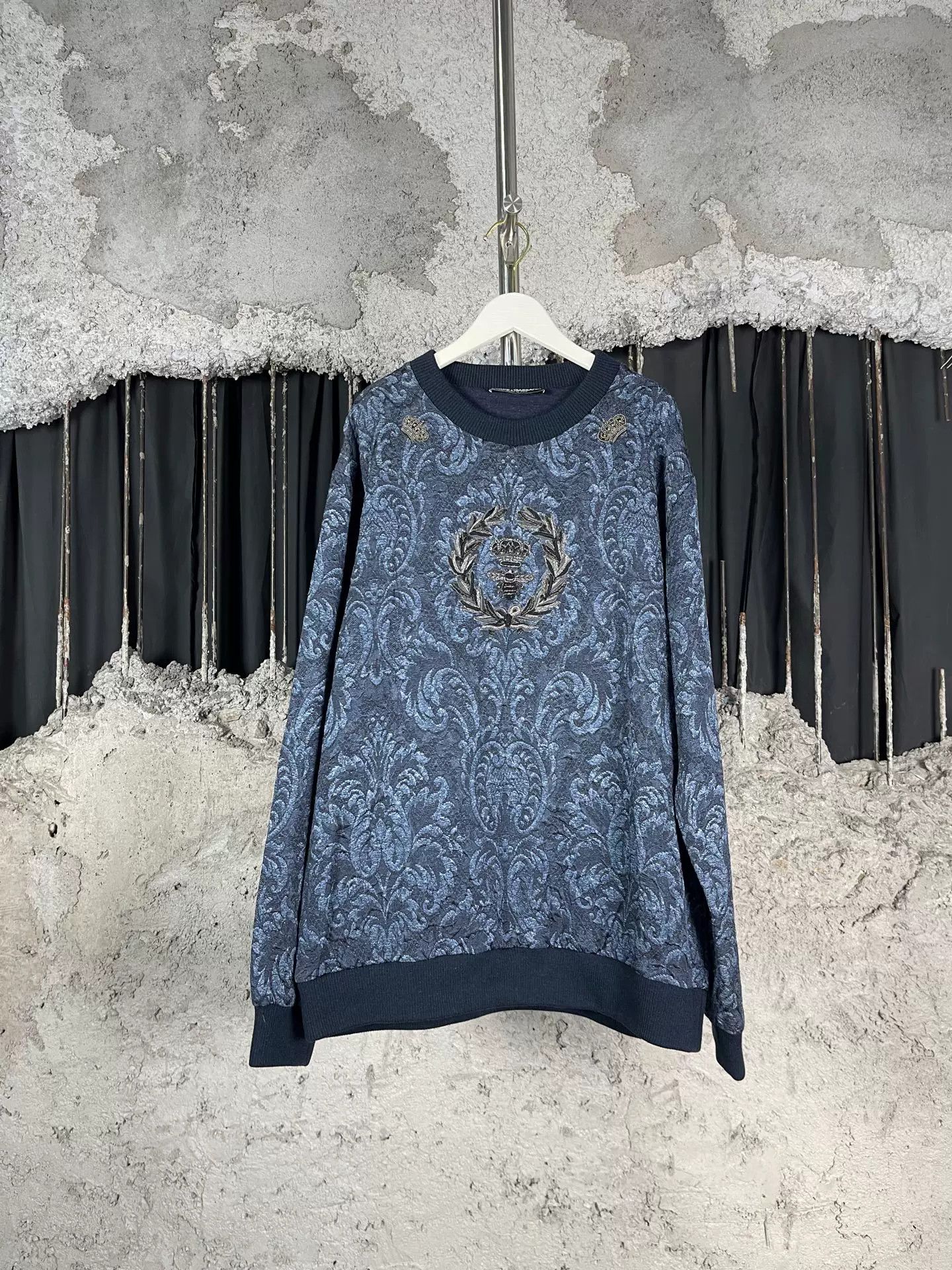 Dolce & Gabbana Dolce & Gabbana Embroidered Crest Sweatshirt Size L Size US L / EU 52-54 / 3 - 2 Thumbnail