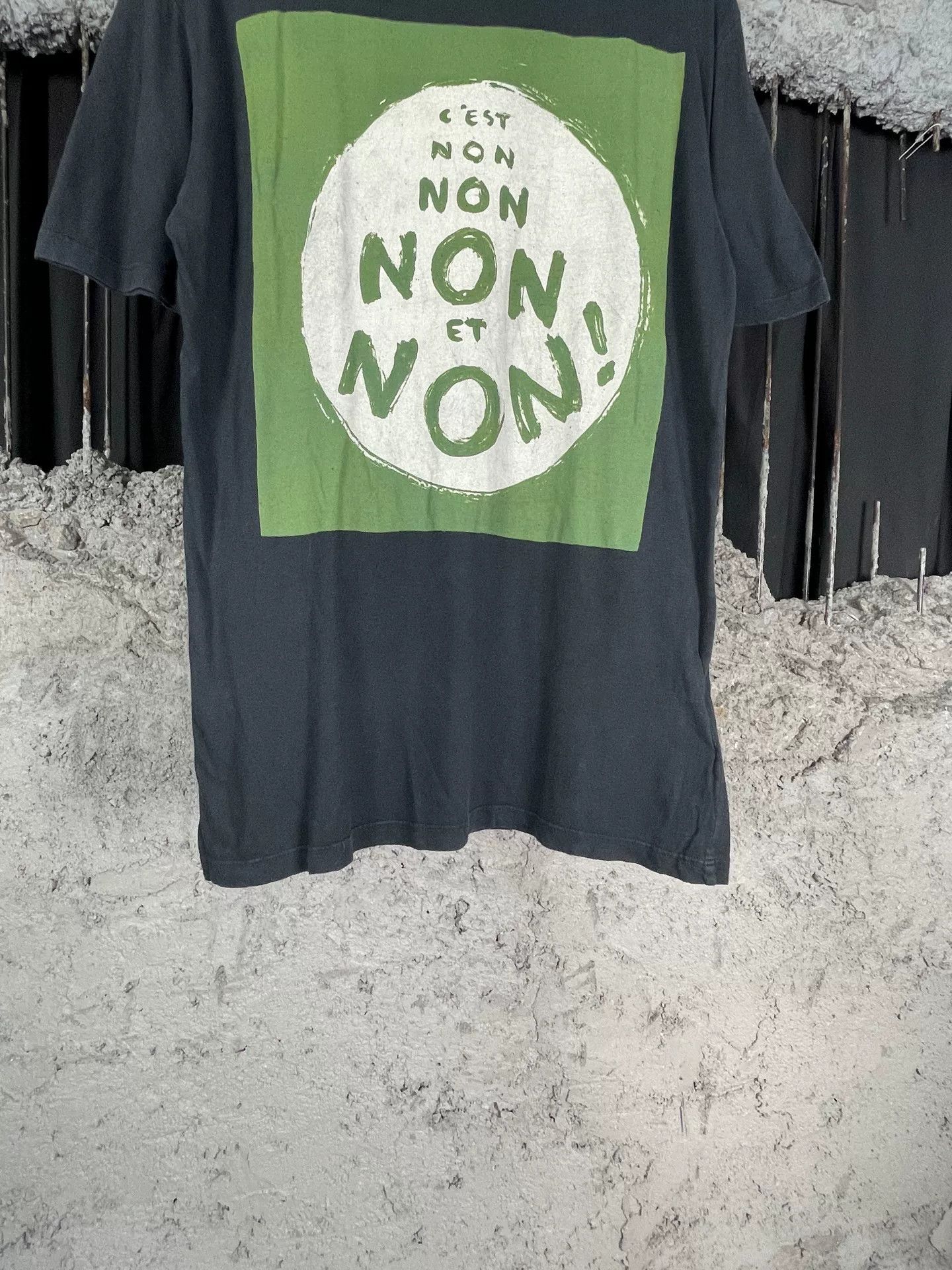 Dior Dior C'est Non Graphic T-Shirt Size XS Size US XS / EU 42 / 0 - 5 Thumbnail