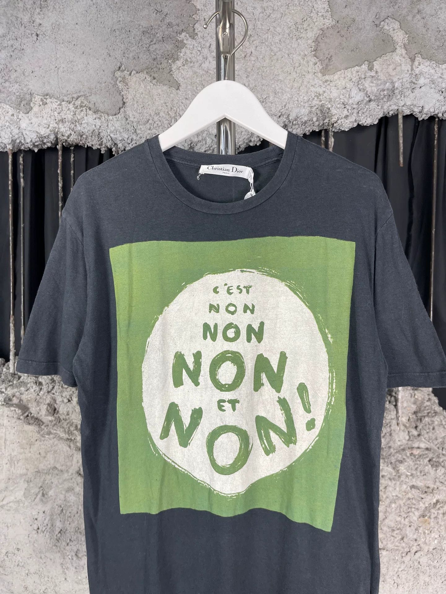 Dior Dior C'est Non Graphic T-Shirt Size XS Size US XS / EU 42 / 0 - 4 Thumbnail