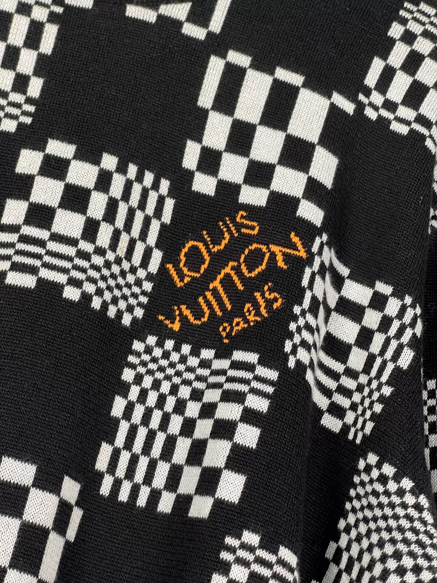 Louis Vuitton Louis Vuitton Checkerboard Knit Sweater Size S Size US S / EU 44-46 / 1 - 6 Thumbnail