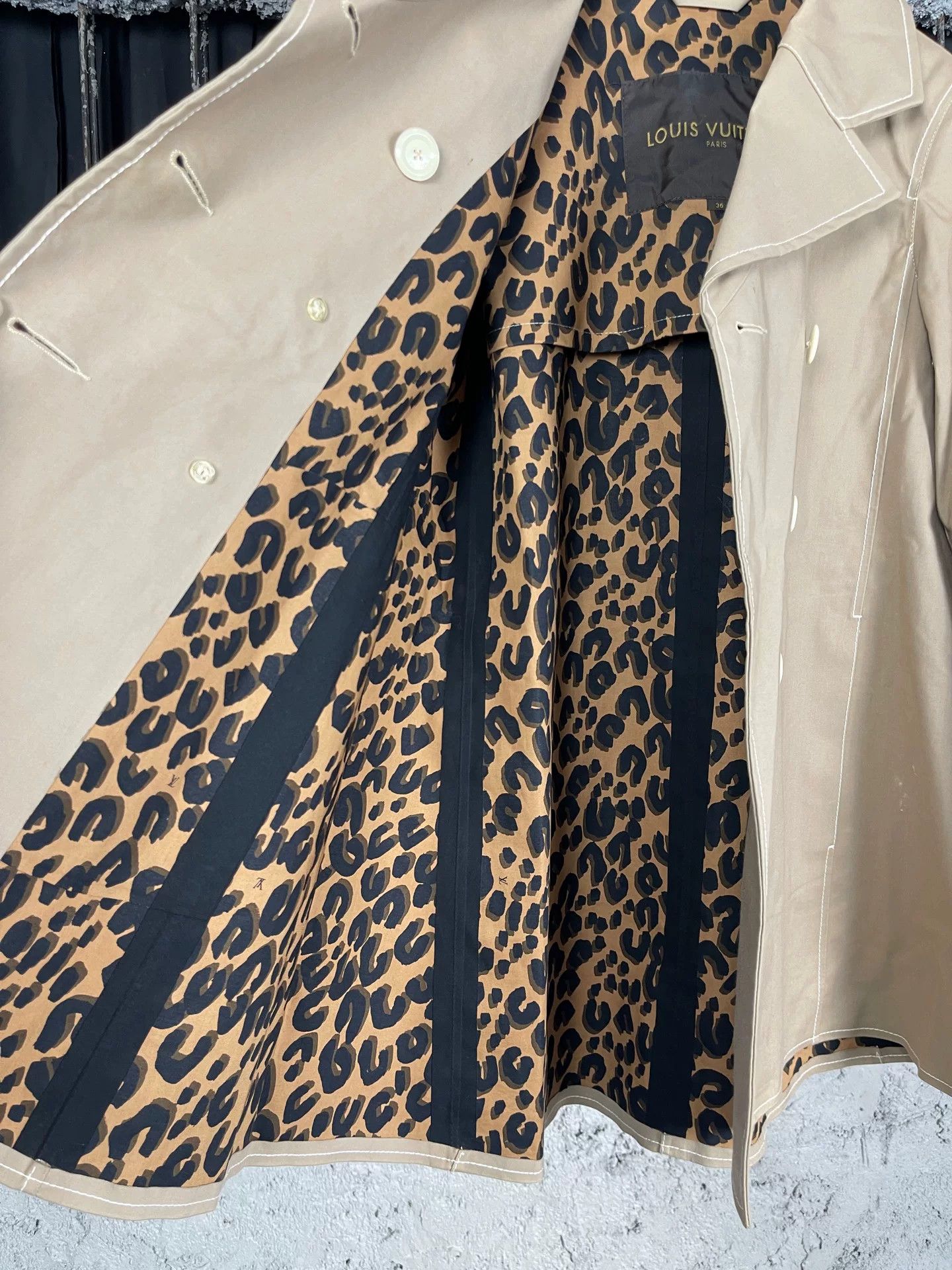 Louis Vuitton Louis Vuitton Leopard Lining Trench Coat Size 36 Size XS / US 0-2 / IT 36-38 - 6 Thumbnail
