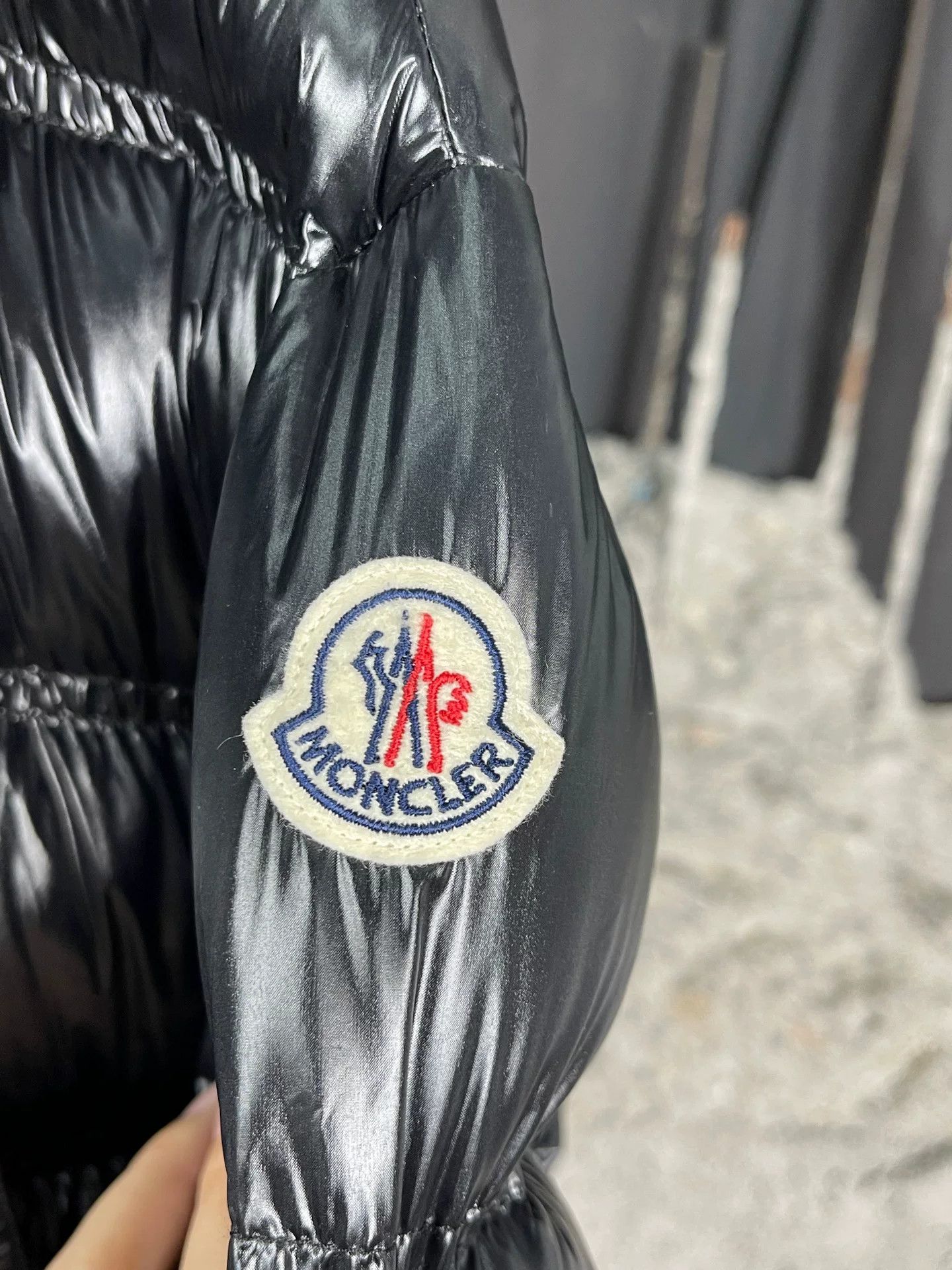 Moncler Moncler Coche Glossy Down Coat Size 0 Size US XXS / EU 40 - 6 Thumbnail