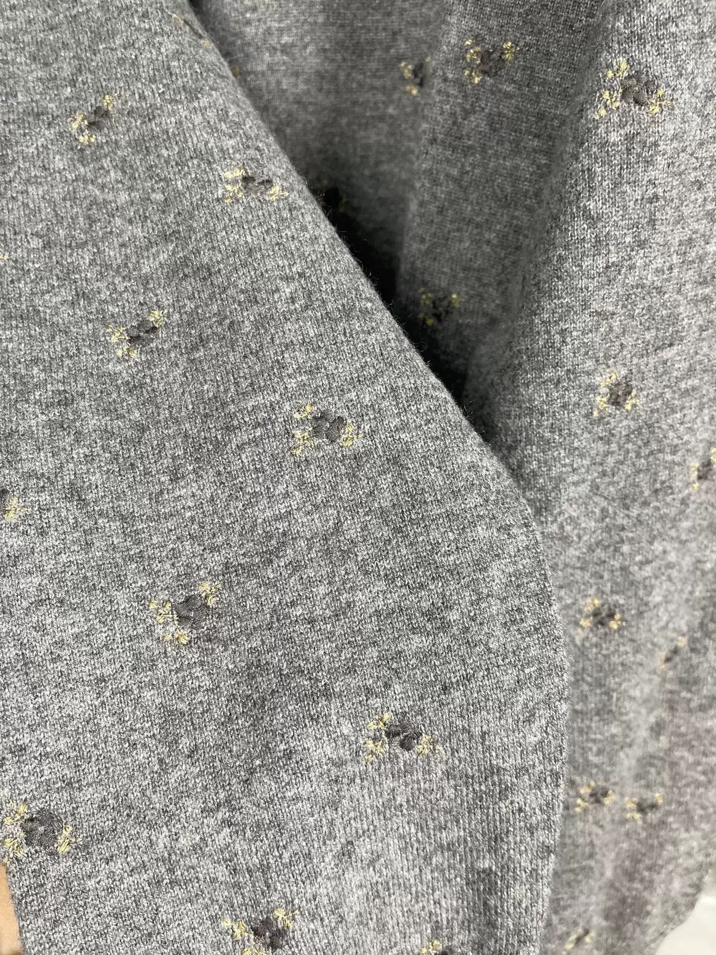 Dolce & Gabbana Dolce & Gabbana Embroidered Cashmere Sweater Size 50 Size US M / EU 48-50 / 2 - 6 Thumbnail