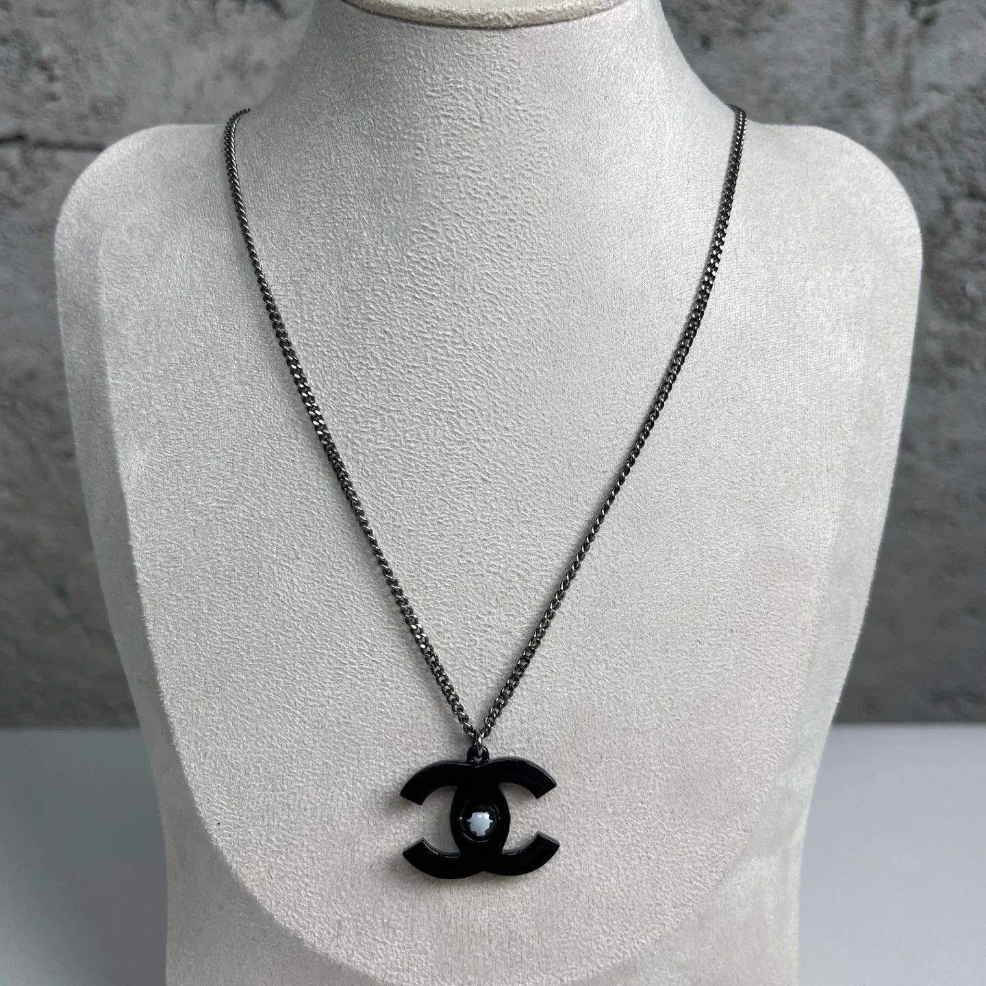 Chanel Chanel Camellia Logo Pendant Necklace Size ONE SIZE - 2 Thumbnail