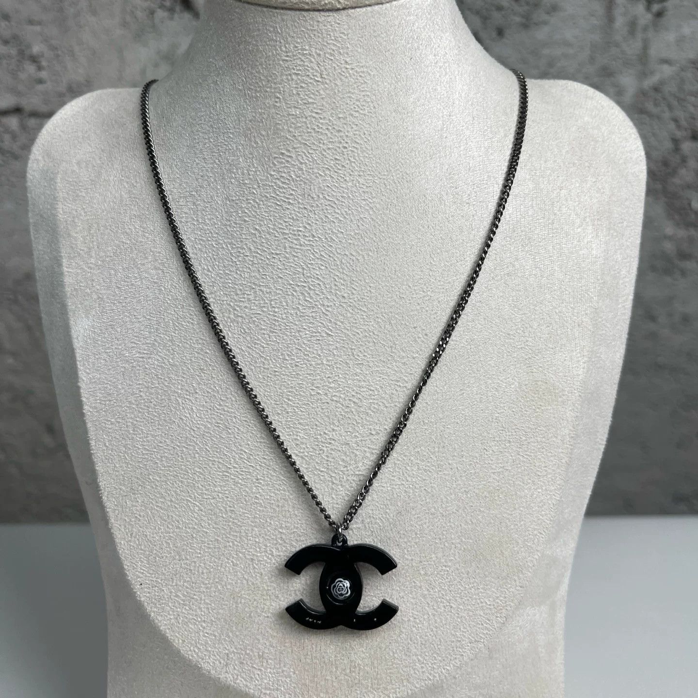 Chanel Chanel Camellia Logo Pendant Necklace Size ONE SIZE - 3 Thumbnail
