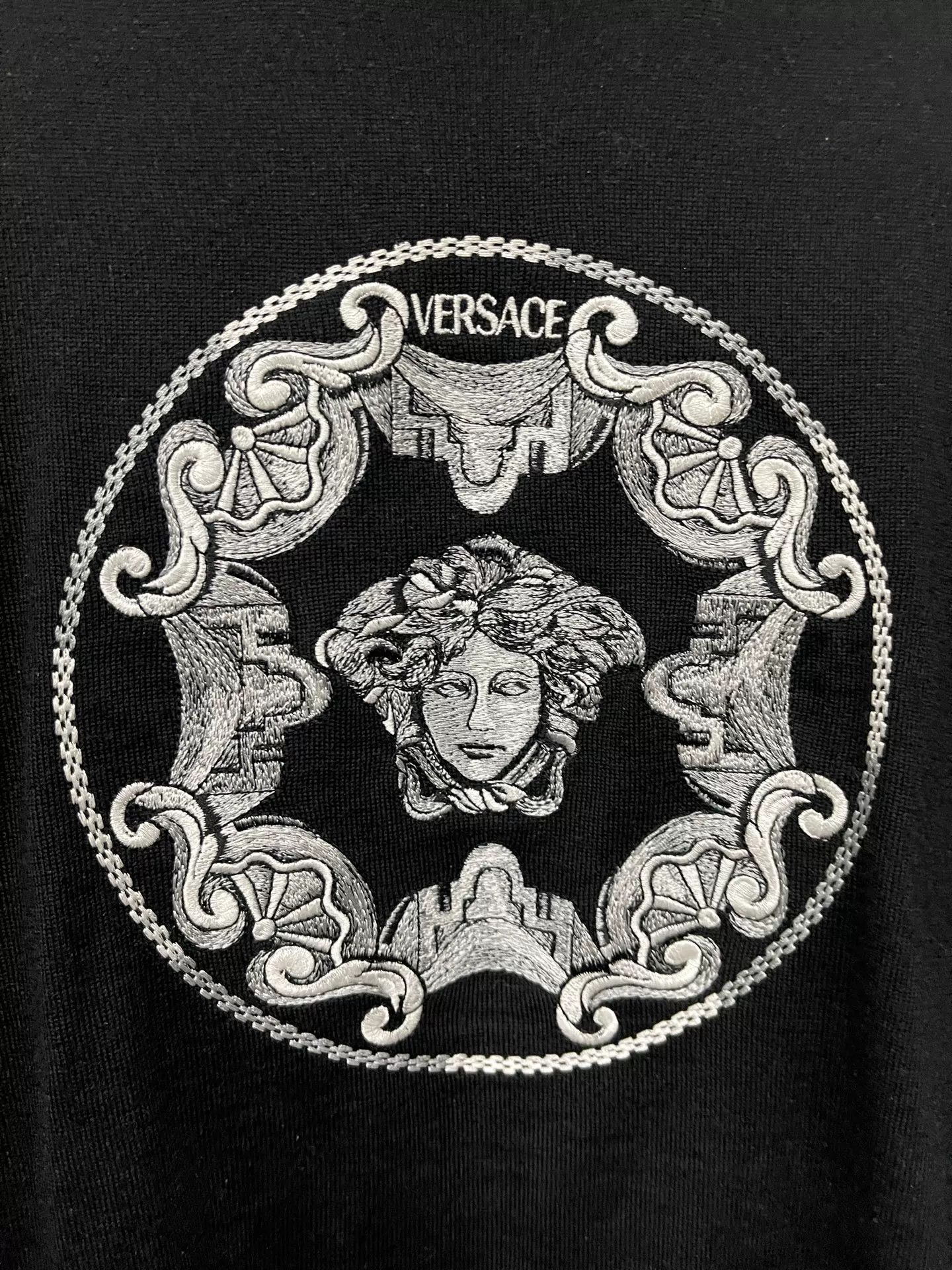 Versace Versace Medusa Head Knit Sweater L Size US L / EU 52-54 / 3 - 6 Thumbnail