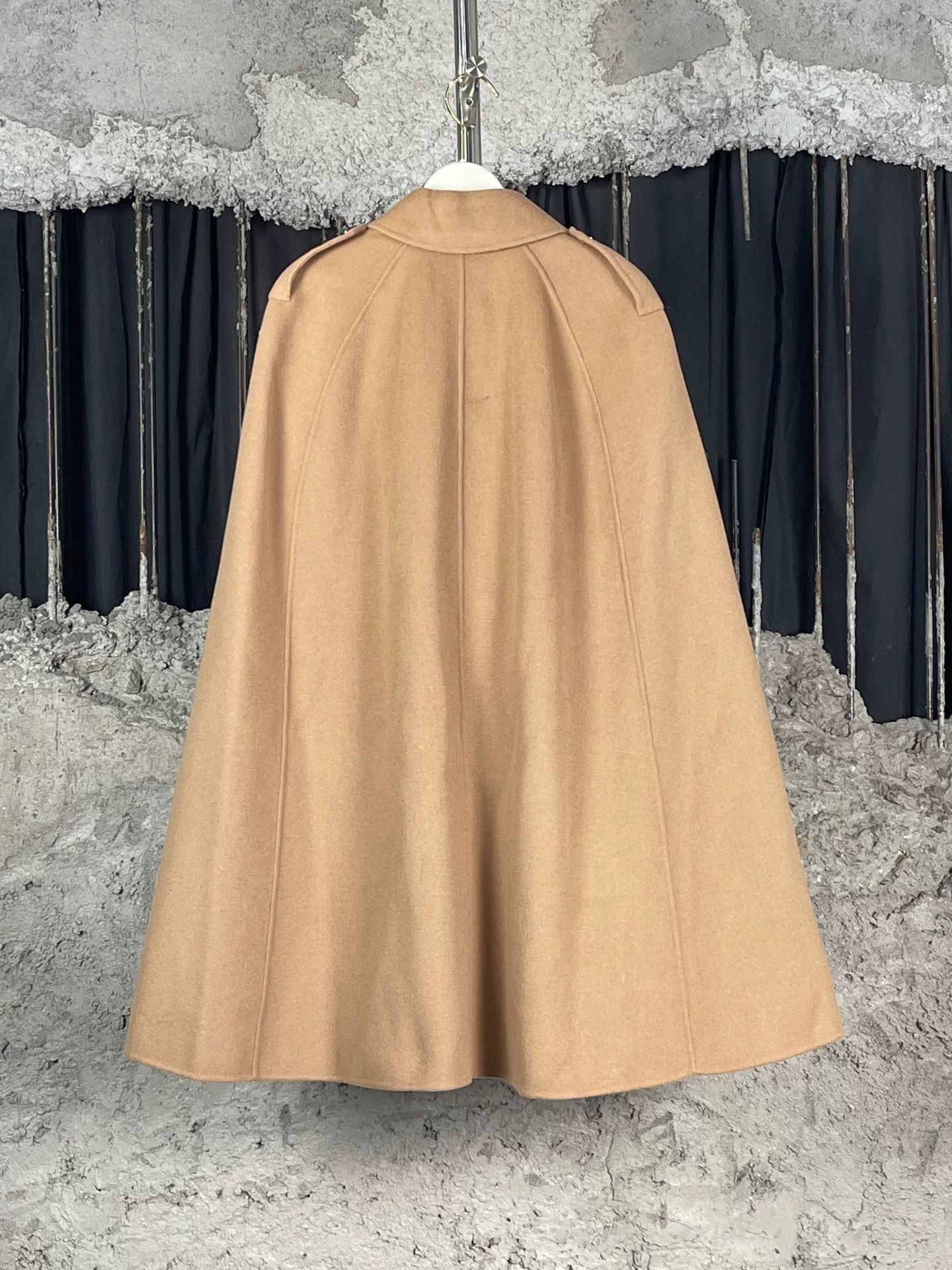 Max Mara MaxMara Weekend Wool Fur Pocket Cape Coat Size 36 Size XS / US 0-2 / IT 36-38 - 3 Thumbnail