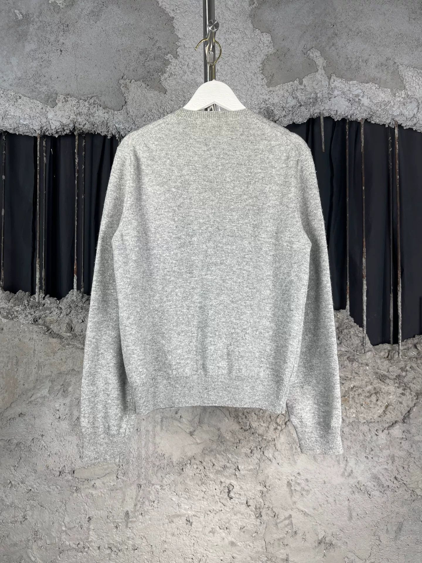 Comme des Garcons Comme des Garçons Play Gray Wool Cardigan M Size US M / EU 48-50 / 2 - 3 Thumbnail