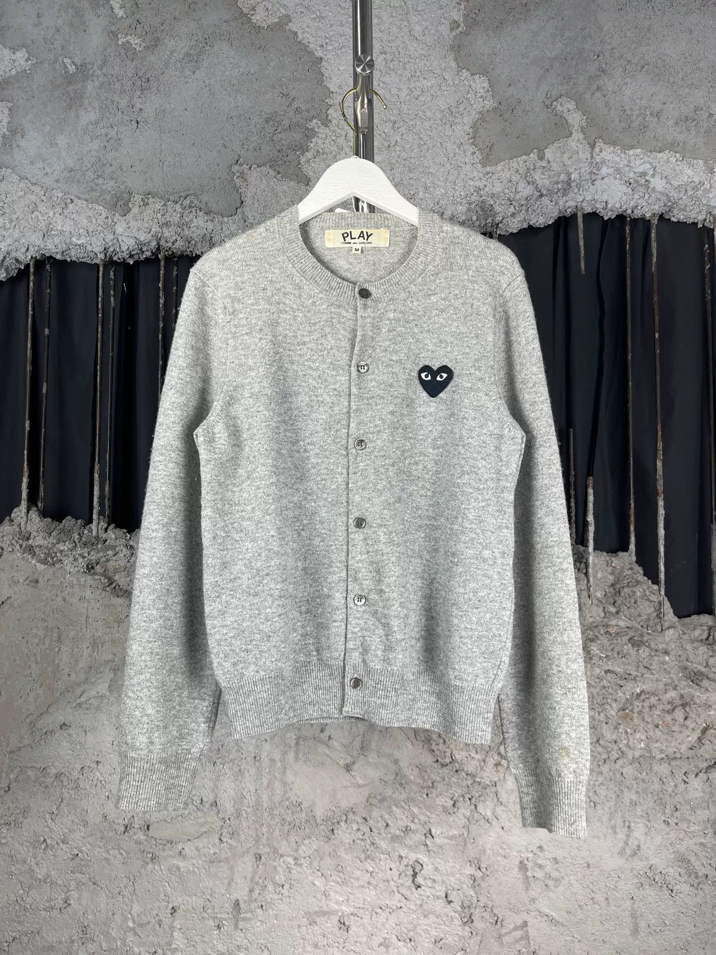 Comme des Garcons Comme des Garçons Play Gray Wool Cardigan M Size US M / EU 48-50 / 2 - 2 Thumbnail