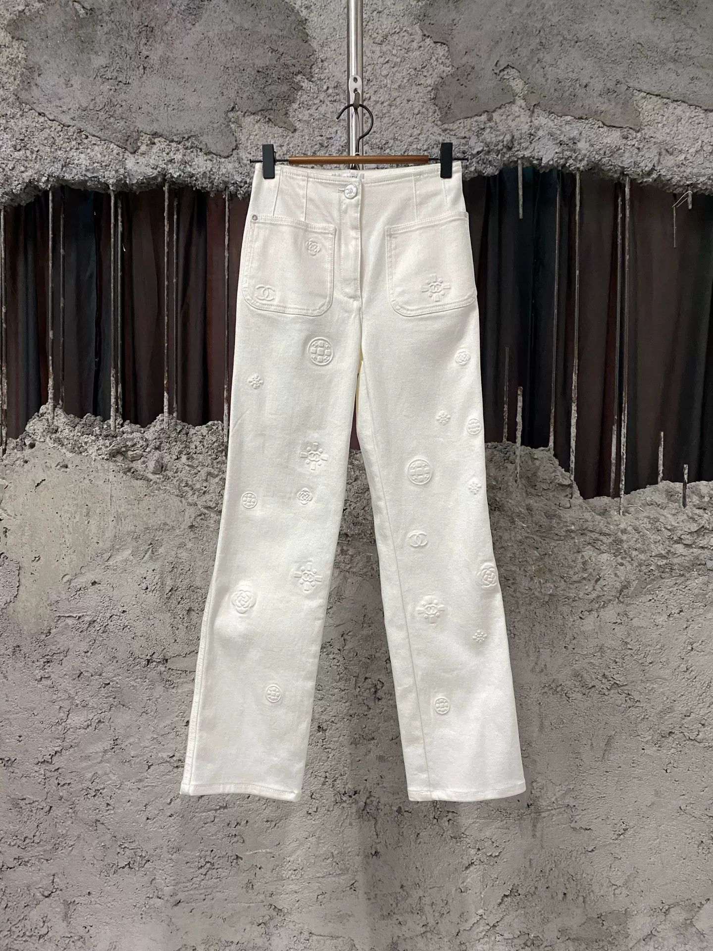 Chanel Chanel Embroidered Logo Jeans Size 34 Size 25" / US 0 / IT 36 - 2 Thumbnail