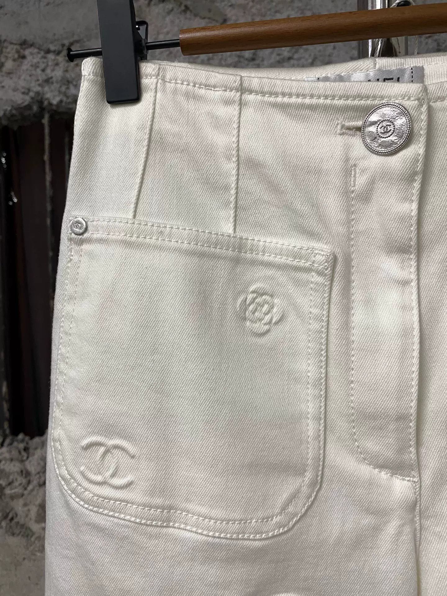 Chanel Chanel Embroidered Logo Jeans Size 34 Size 25" / US 0 / IT 36 - 6 Thumbnail