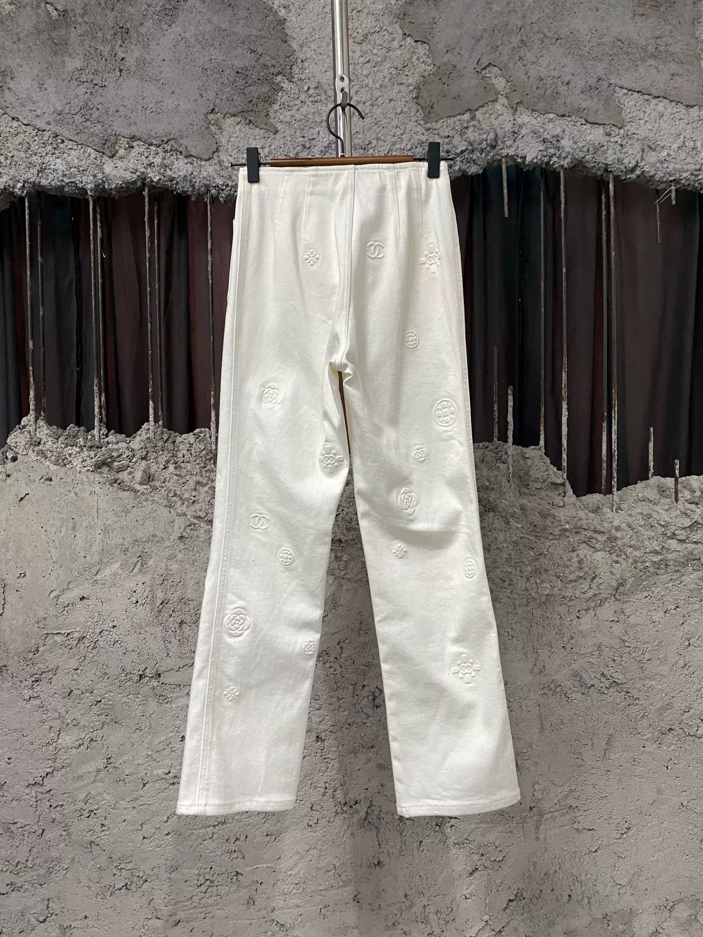 Chanel Chanel Embroidered Logo Jeans Size 34 Size 25" / US 0 / IT 36 - 3 Thumbnail