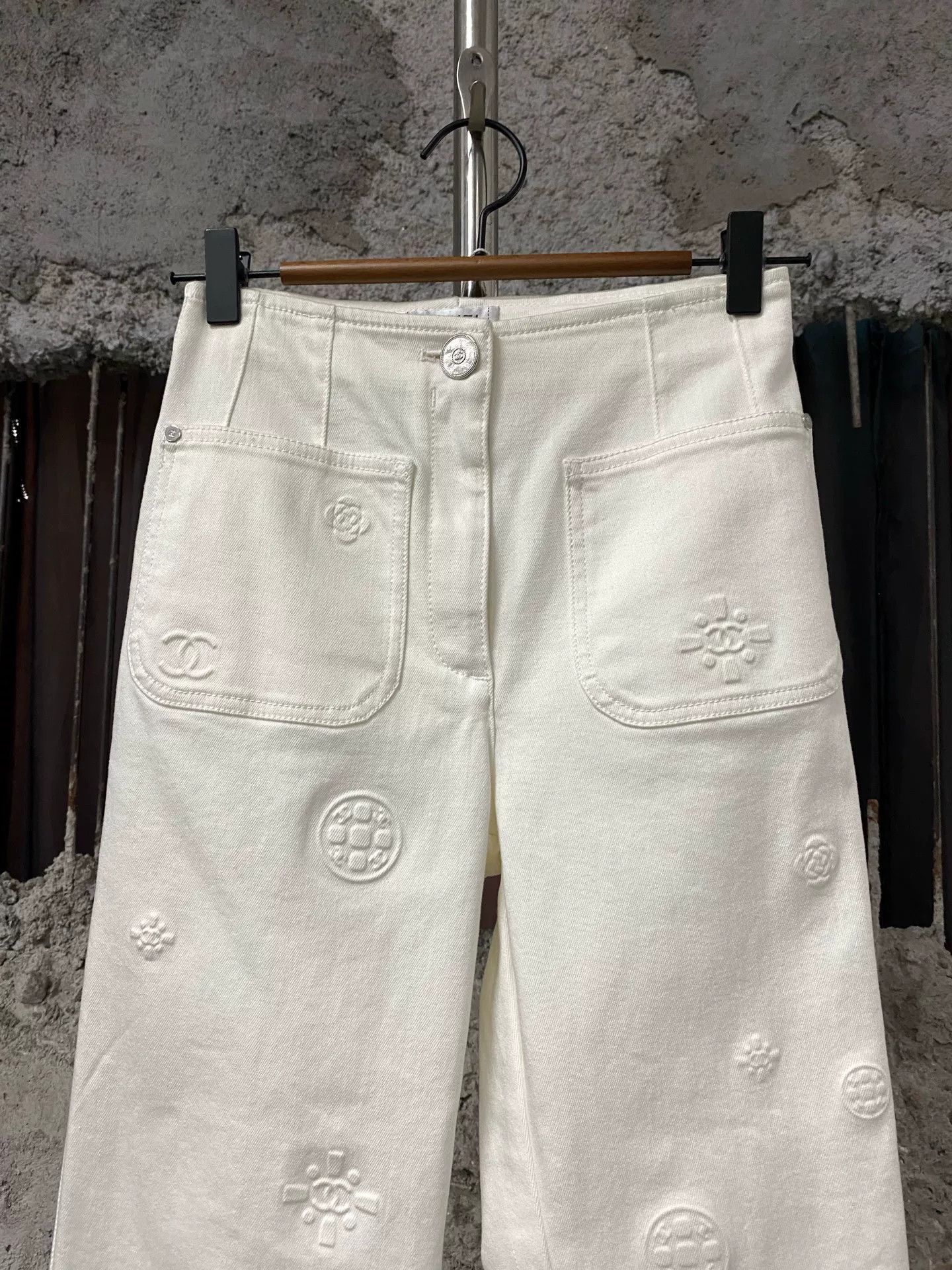 Chanel Chanel Embroidered Logo Jeans Size 34 Size 25" / US 0 / IT 36 - 4 Thumbnail