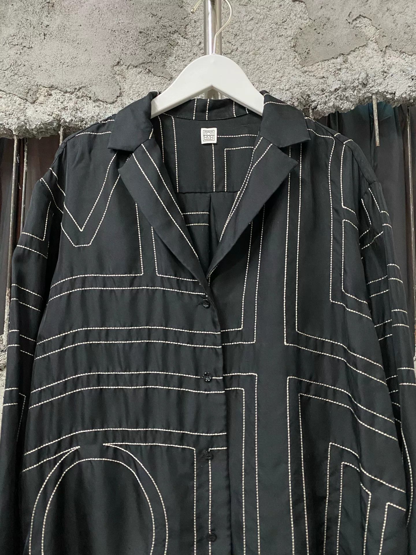 Toteme Toteme Monogram Silk Button Up Shirt Size 34 Size XXS / US 00 / IT 34 - 4 Thumbnail