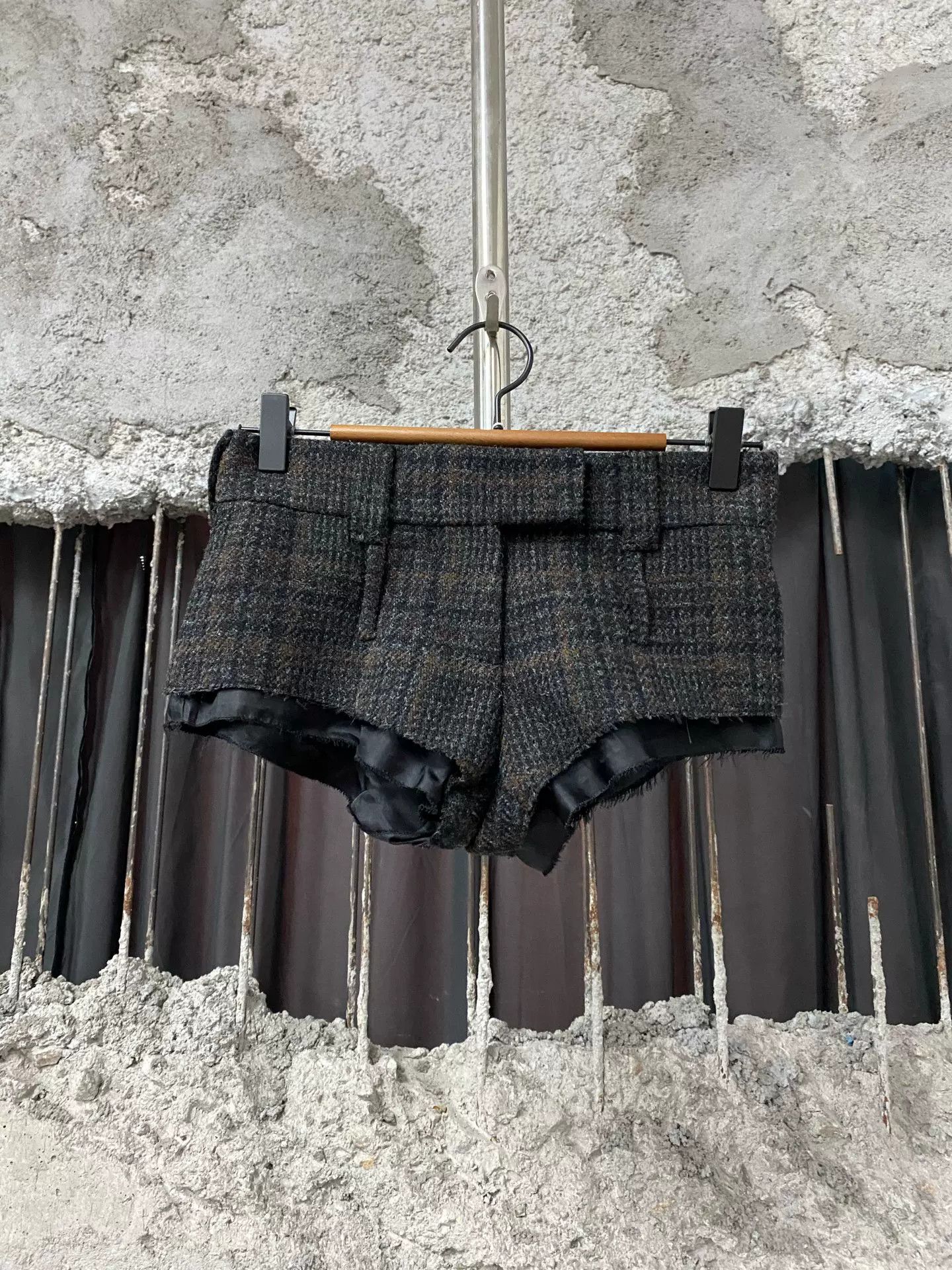 Miu Miu Miu Miu Plaid Tweed Shorts Size 36 Size 25" / US 0 / IT 36 - 2 Thumbnail
