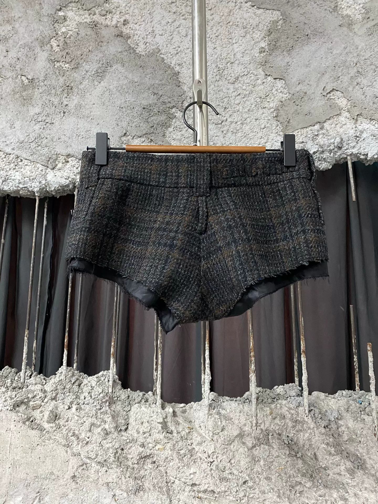 Miu Miu Miu Miu Plaid Tweed Shorts Size 36 Size 25" / US 0 / IT 36 - 3 Thumbnail