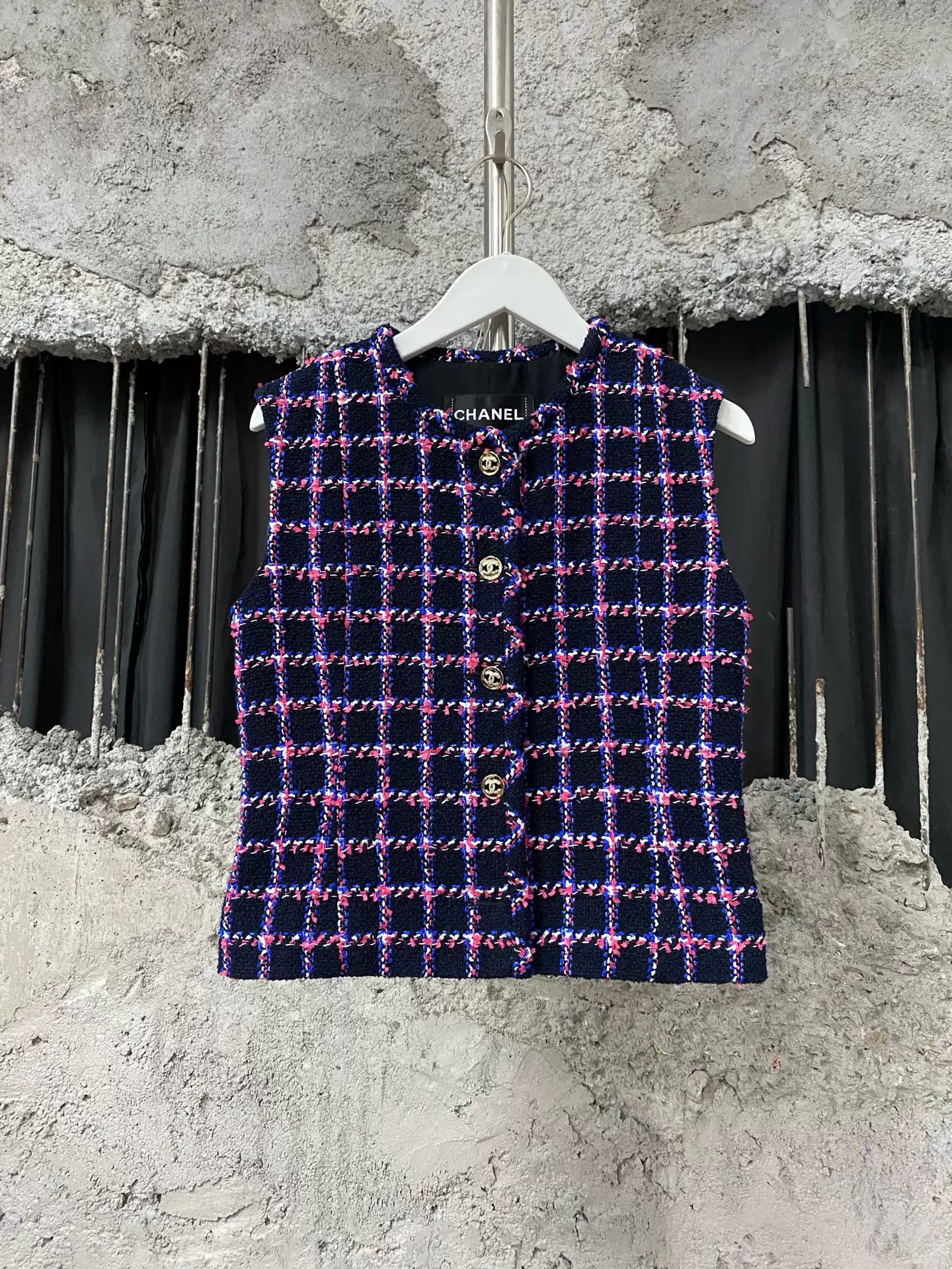 Chanel Chanel Check Tweed Vest Size 34 Size XS / US 0-2 / IT 36-38 - 2 Thumbnail