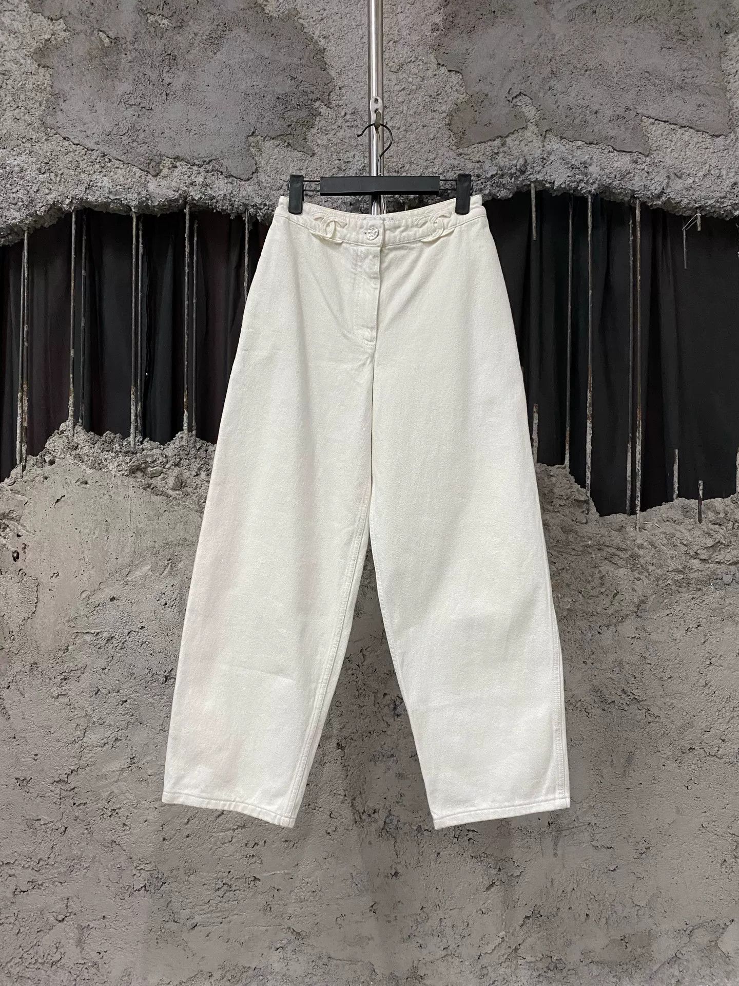 Chanel Chanel White Denim Jeans Size 34 Size 25" / US 0 / IT 36 - 2 Thumbnail