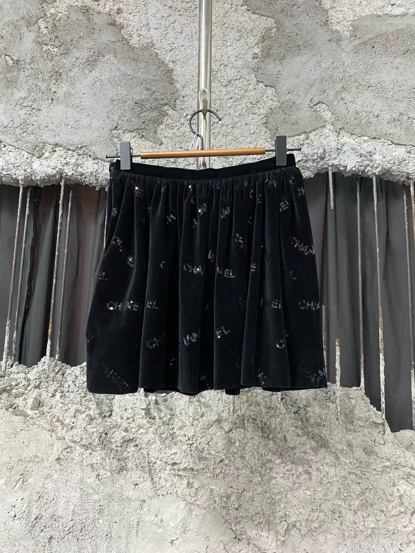 Chanel Chanel Sequin Logo Mini Skirt Size 36 Size 26" / US 2 / IT 38 - 3 Thumbnail