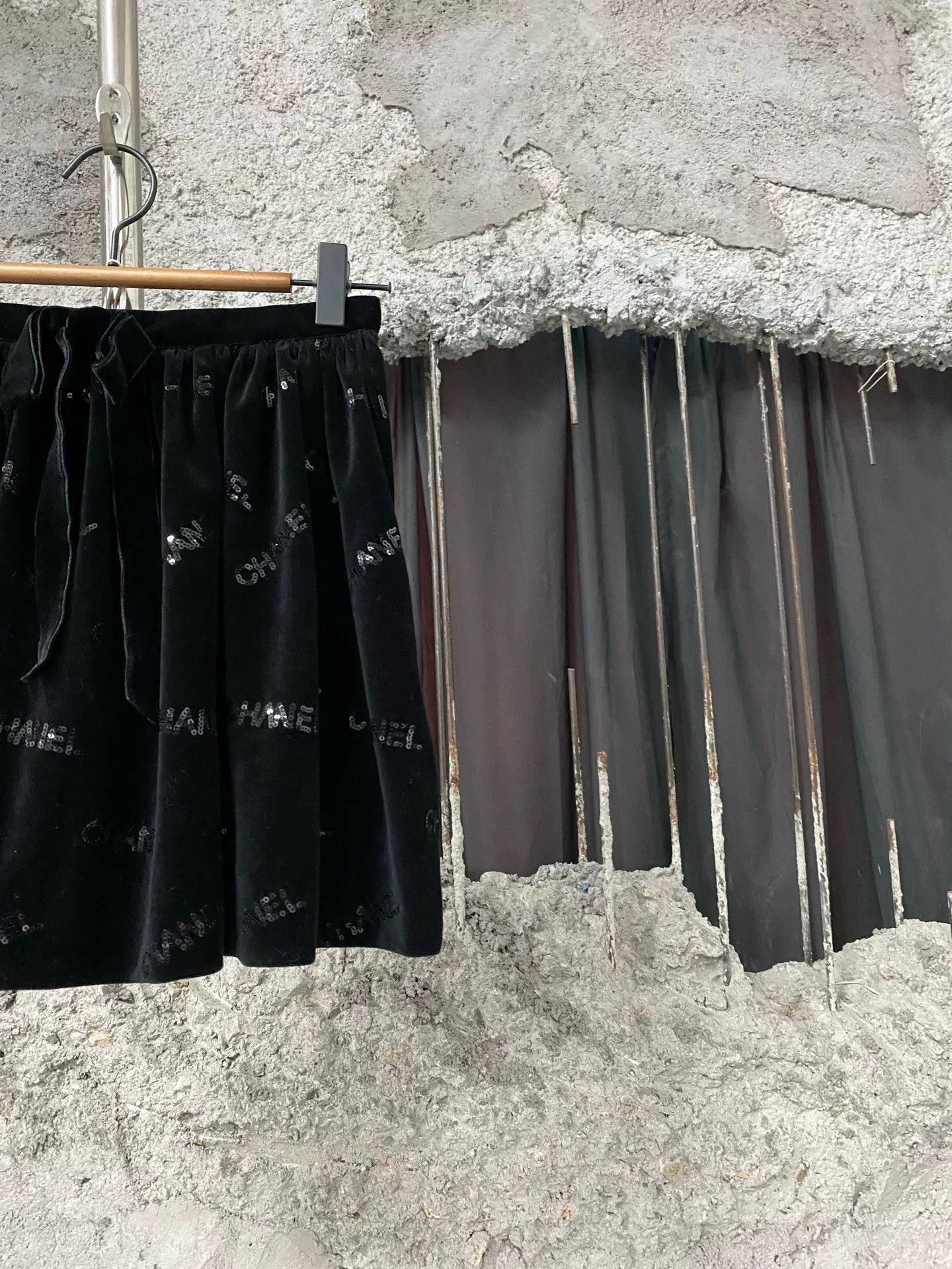 Chanel Chanel Sequin Logo Mini Skirt Size 36 Size 26" / US 2 / IT 38 - 5 Thumbnail
