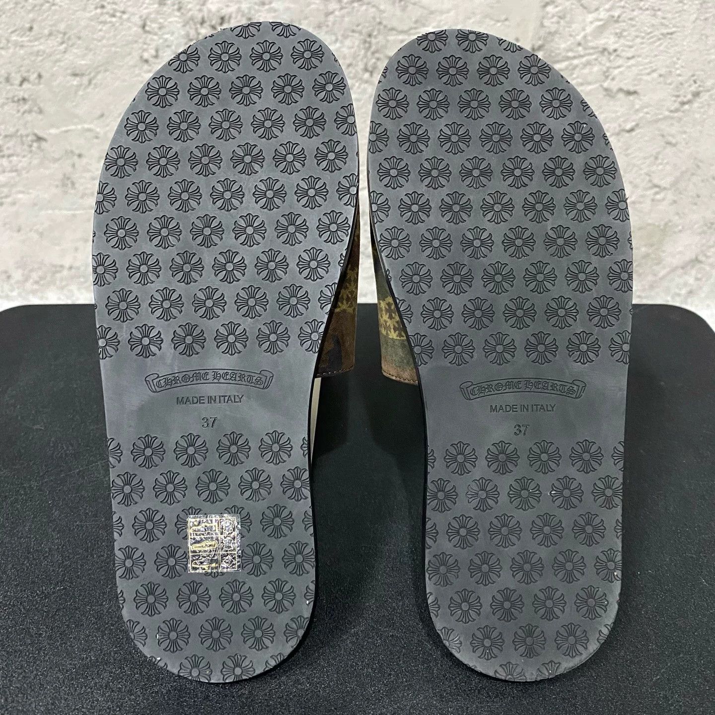 Chrome Hearts Chrome Hearts Camo Logo Slides Size 37 Size US 7 / IT 37 - 8 Thumbnail