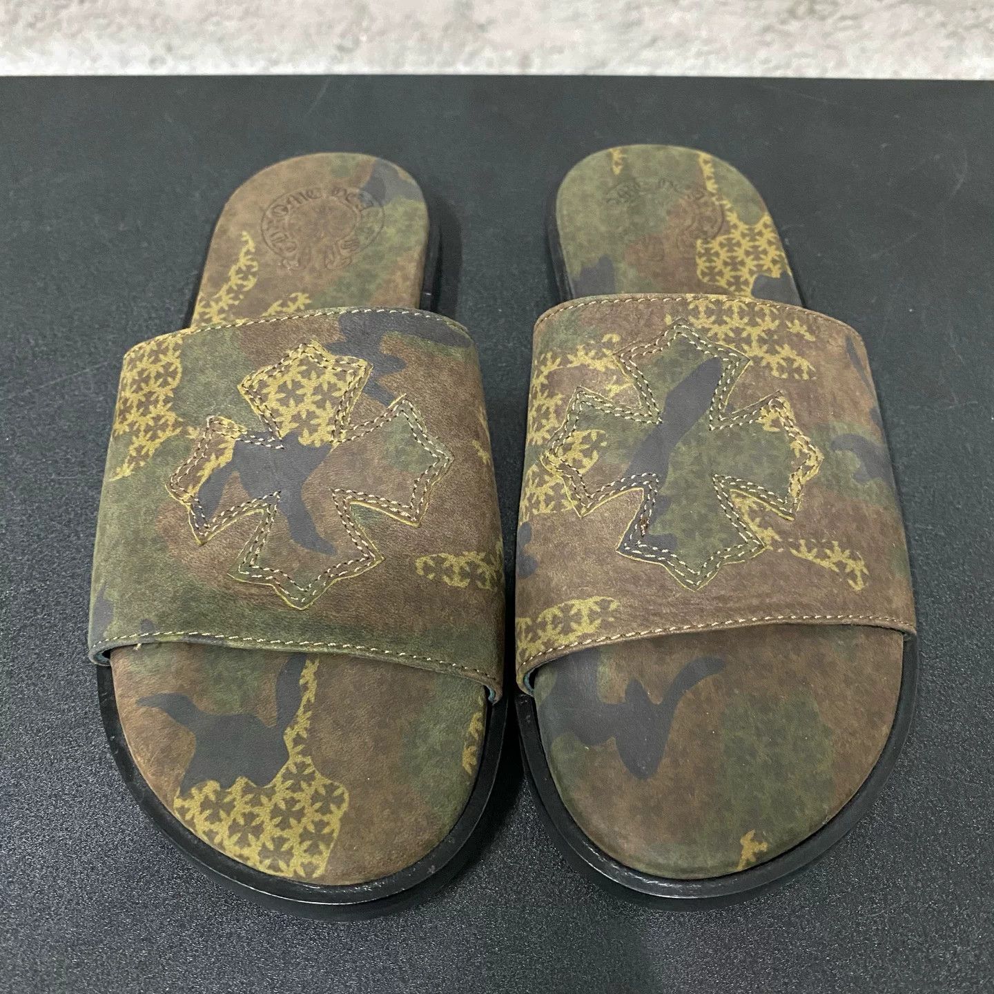 Chrome Hearts Chrome Hearts Camo Logo Slides Size 37 Size US 7 / IT 37 - 7 Thumbnail