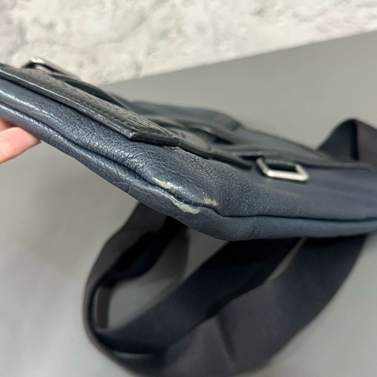 Yves Saint Laurent Yves Saint Laurent Leather Logo Crossbody Bag Size ONE SIZE - 4 Thumbnail