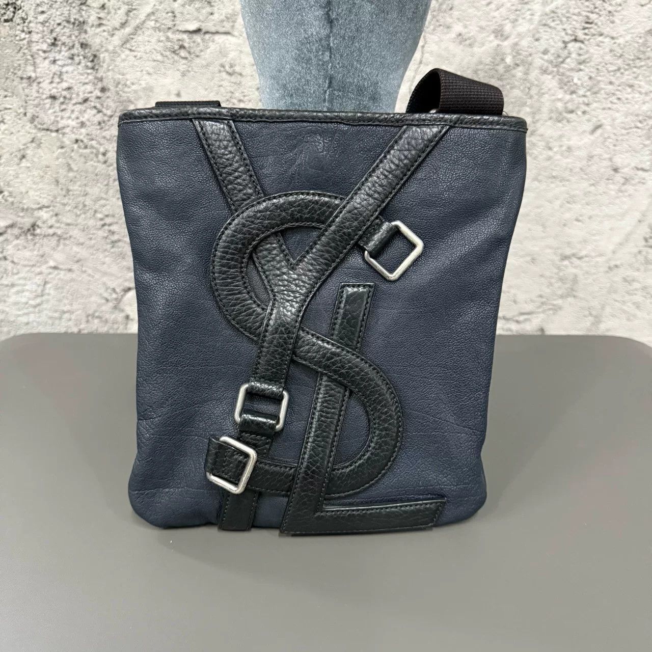 Yves Saint Laurent Yves Saint Laurent Leather Logo Crossbody Bag Size ONE SIZE - 2 Thumbnail