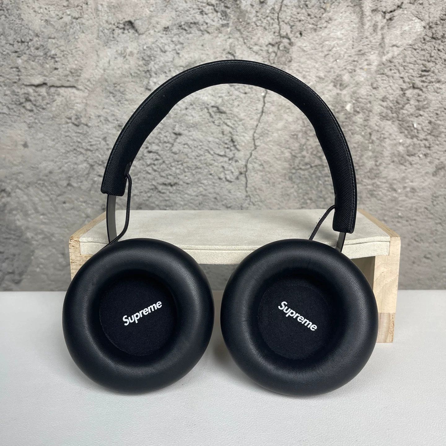 Supreme Supreme x B&O Beoplay Wireless Headphones Size ONE SIZE - 3 Thumbnail