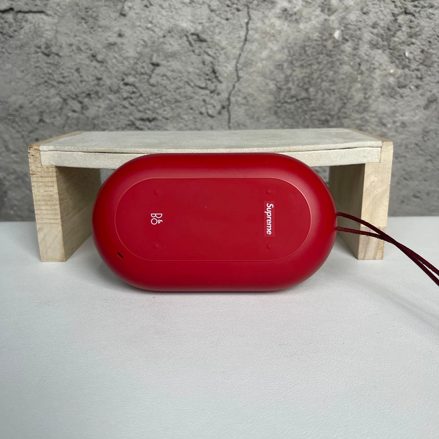 Supreme Supreme x Bang & Olufsen P2 Bluetooth Speaker ONE SIZE Size ONE SIZE - 3 Thumbnail