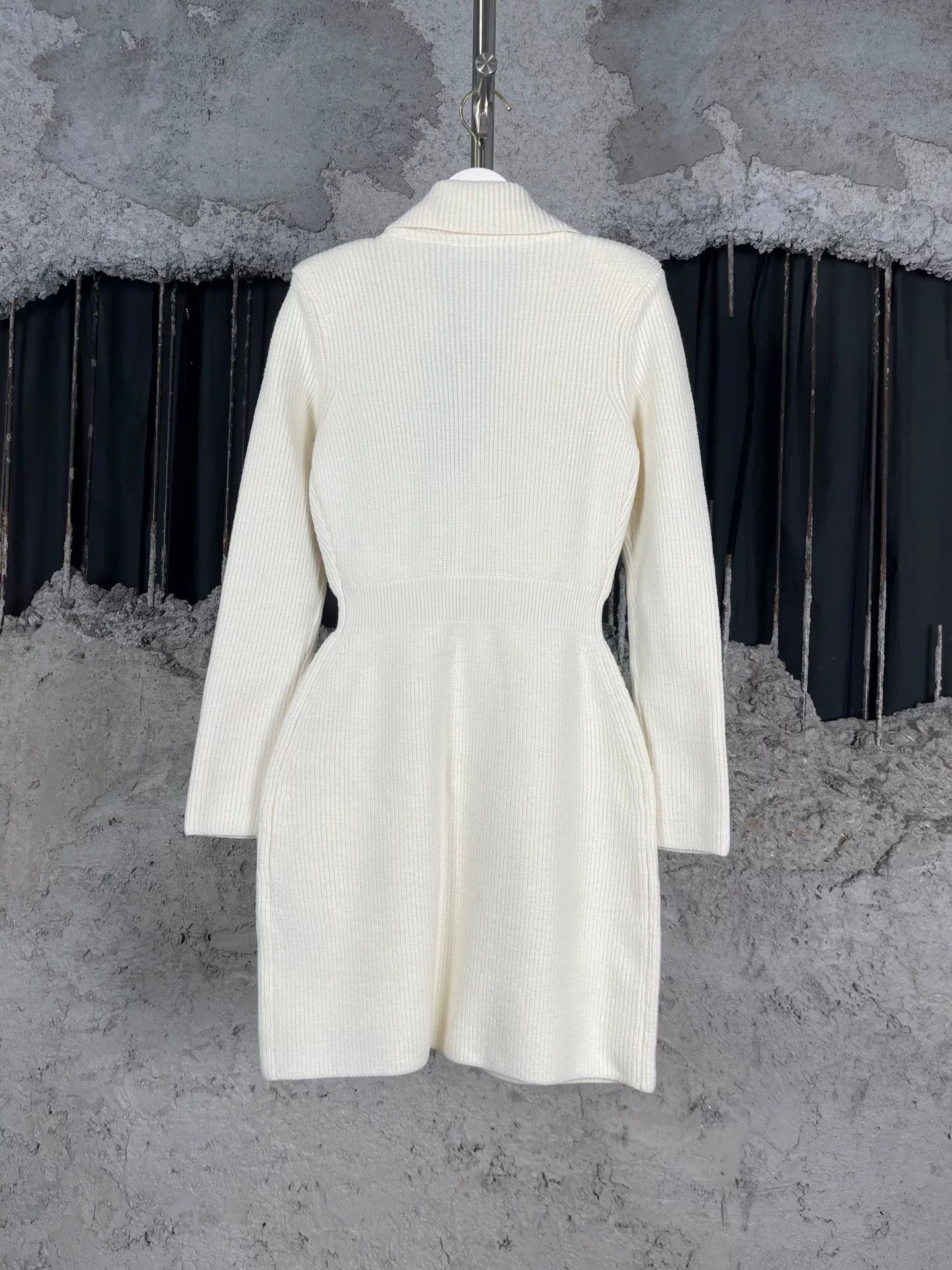 Elisabetta Franchi Elisabetta Franchi Double-Breasted Knit Dress Size 42 Size M / US 6-8 / IT 42-44 - 3 Thumbnail