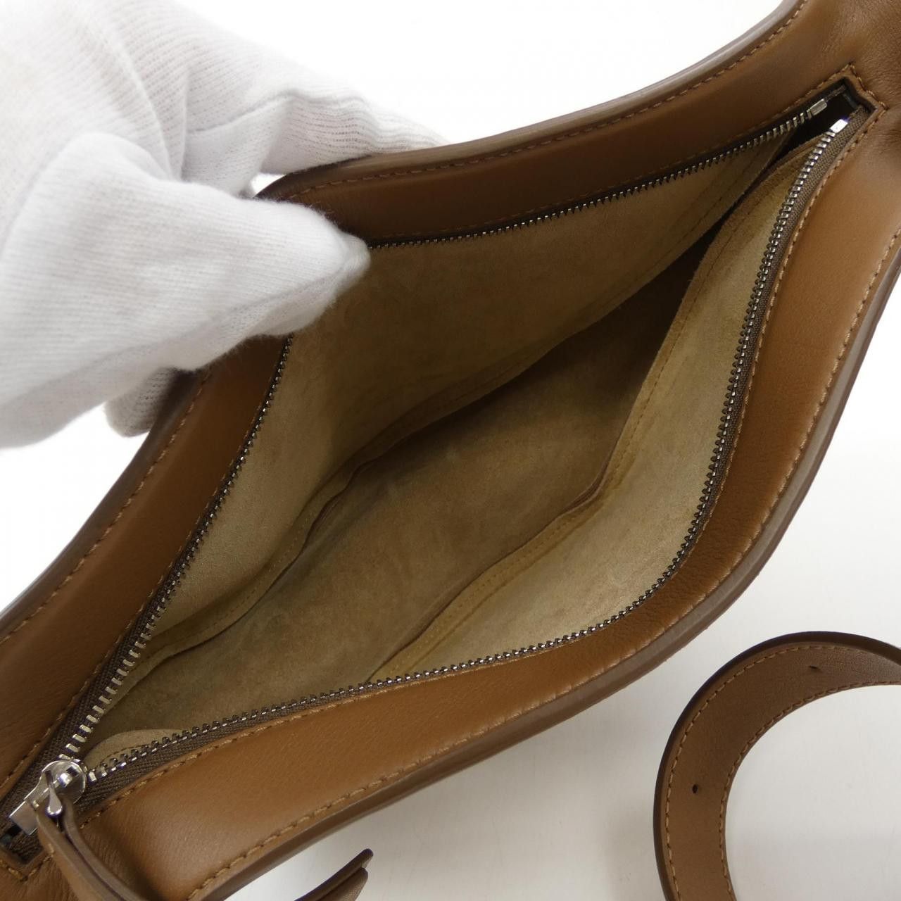 The Row The Row The Row SLOUCHY BANANA Calf Shoulder Bag Leather Crossbody Bag W1197L52 DUTY FREE for USA Size ONE SIZE - 6 Thumbnail