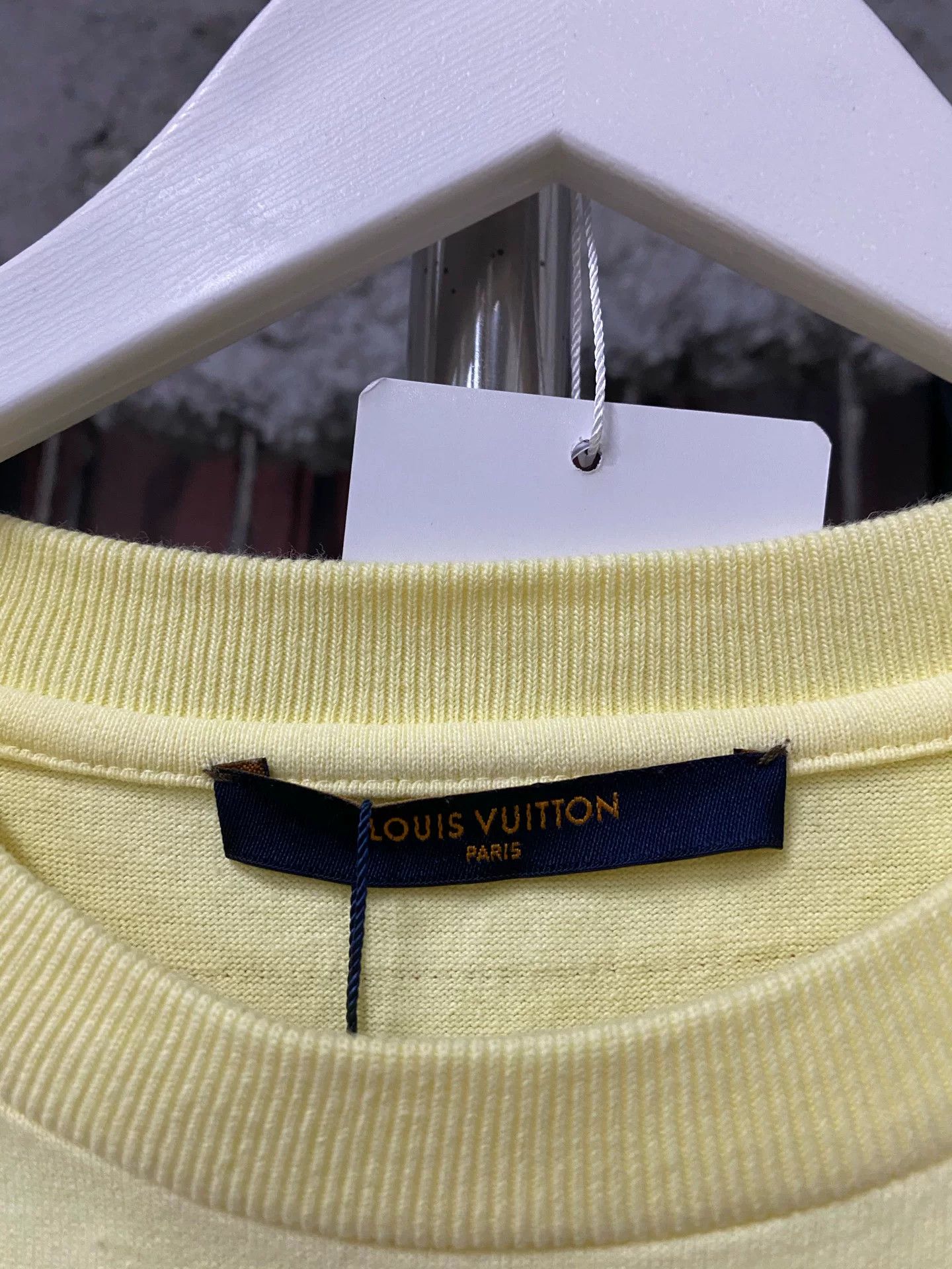 Louis Vuitton Louis Vuitton Yellow T-Shirt Size XS Size US XS / EU 42 / 0 - 7 Thumbnail