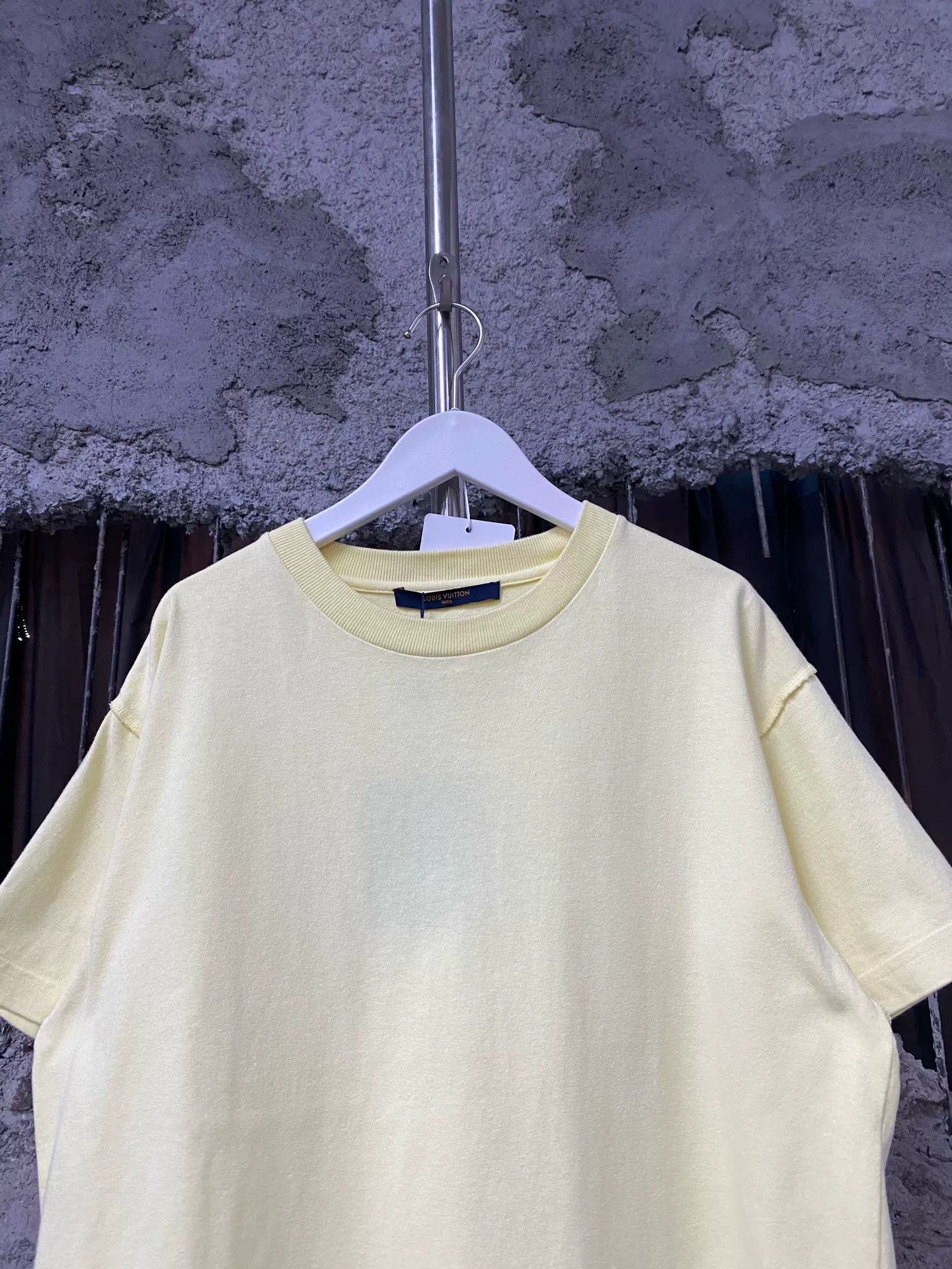 Louis Vuitton Louis Vuitton Yellow T-Shirt Size XS Size US XS / EU 42 / 0 - 5 Thumbnail