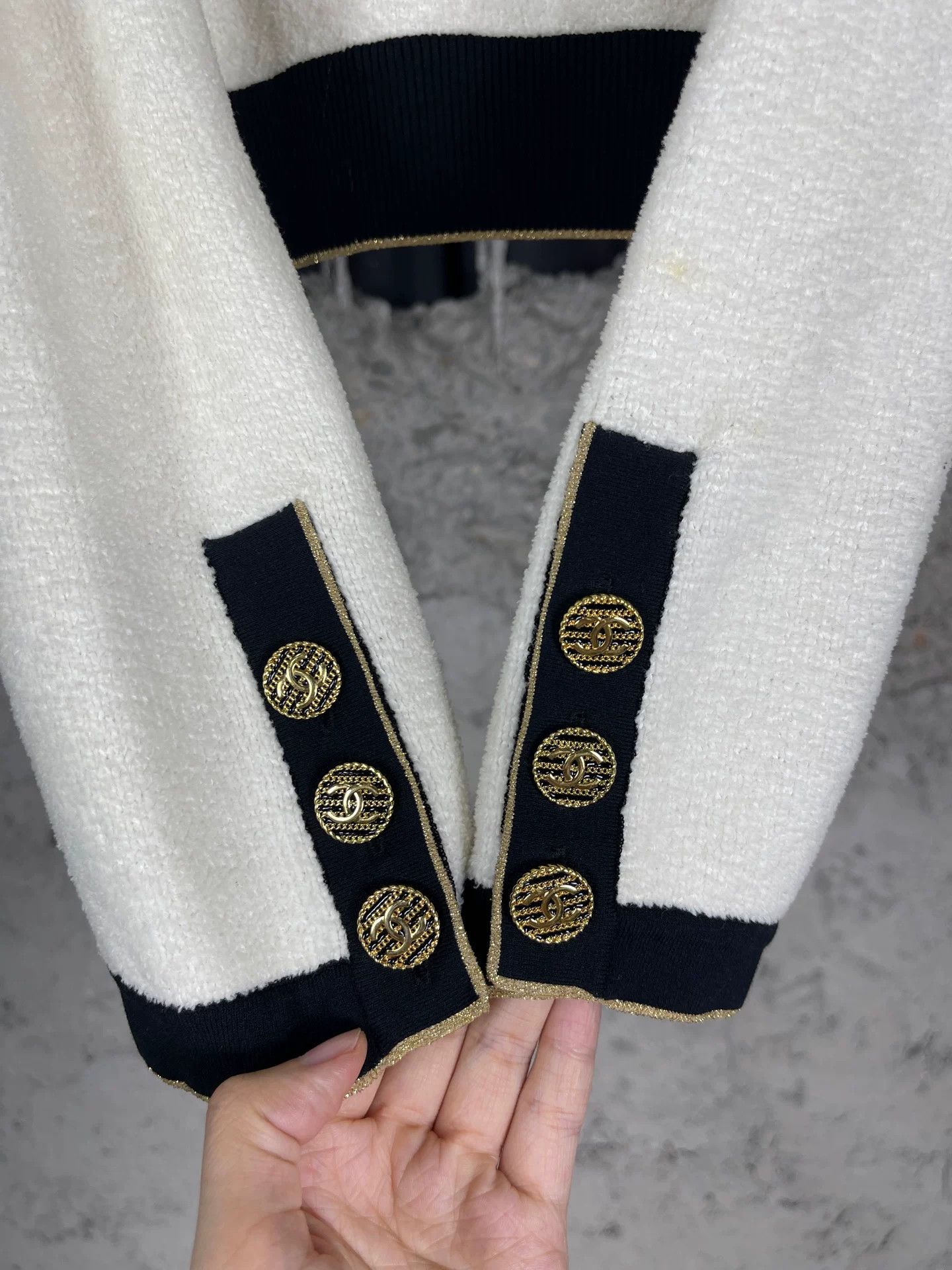 Chanel Chanel CC Logo Knit Cardigan Size 34 Size XS / US 0-2 / IT 36-38 - 6 Thumbnail