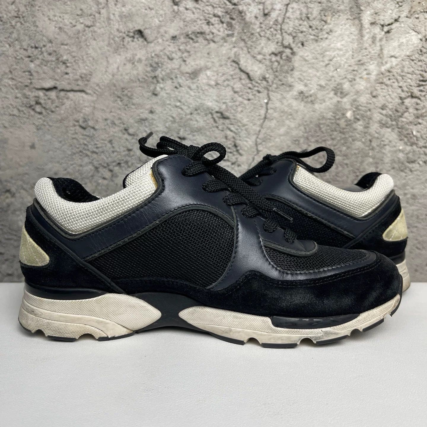 Chanel Chanel CC Logo Low-Top Sneakers Size 37 Size US 6 / IT 36 - 6 Thumbnail