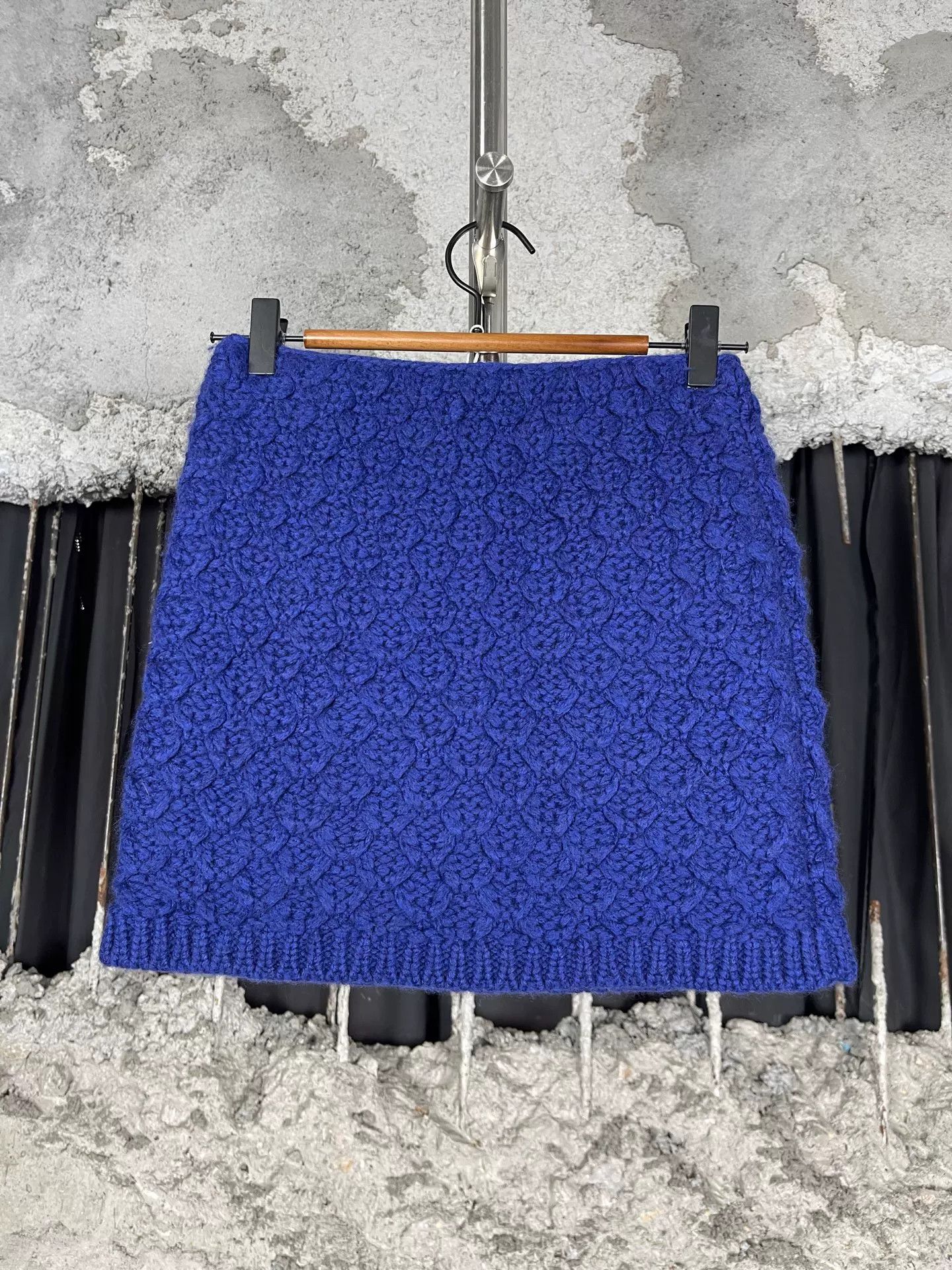 Chanel Chanel Blue Textured Knit Mini Skirt Size 34 Size 25" / US 0 / IT 36 - 3 Thumbnail