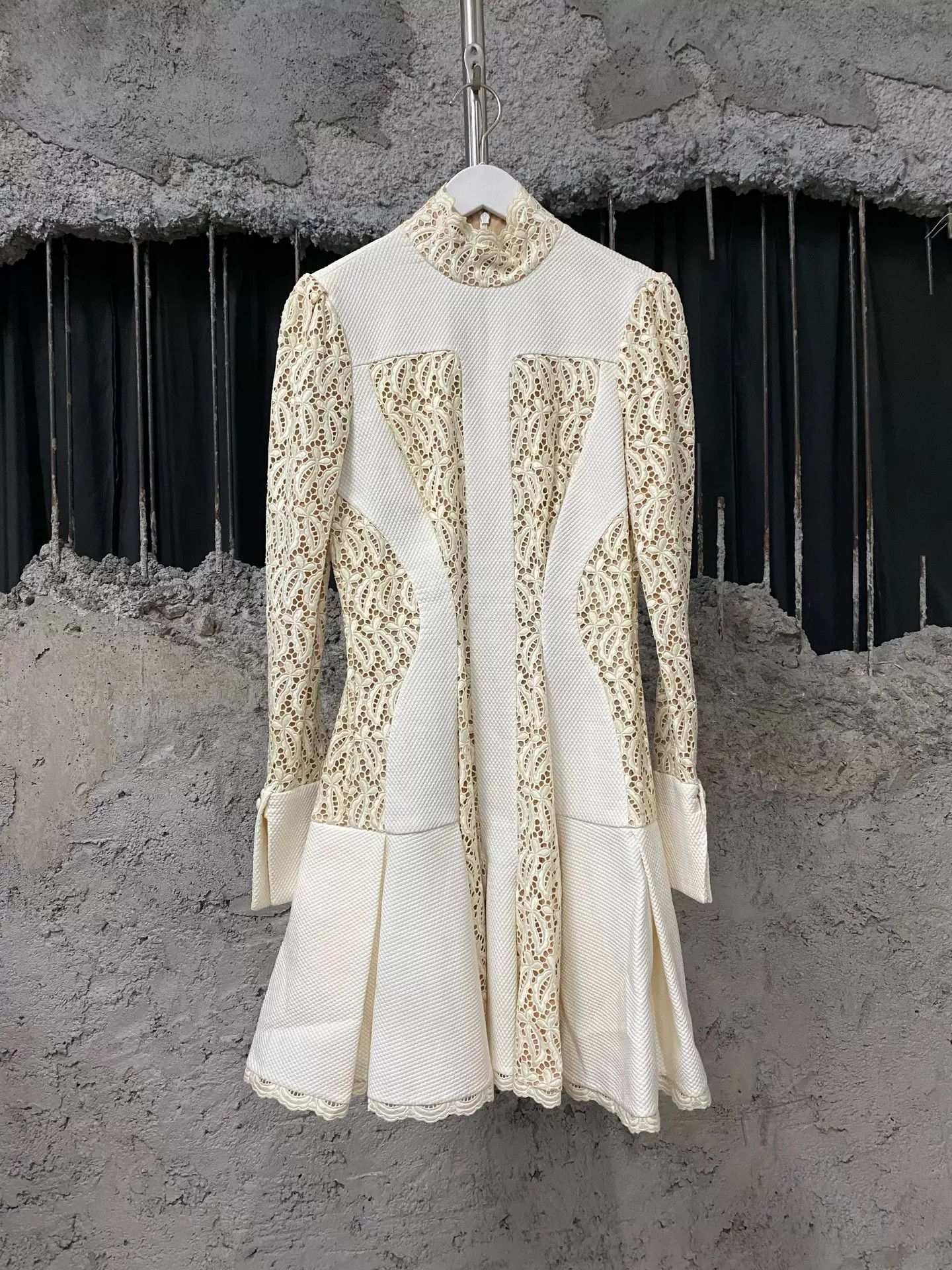 Alexander McQueen Alexander McQueen Lace Mini Dress Size 38 Size XS / US 0-2 / IT 36-38 - 2 Thumbnail