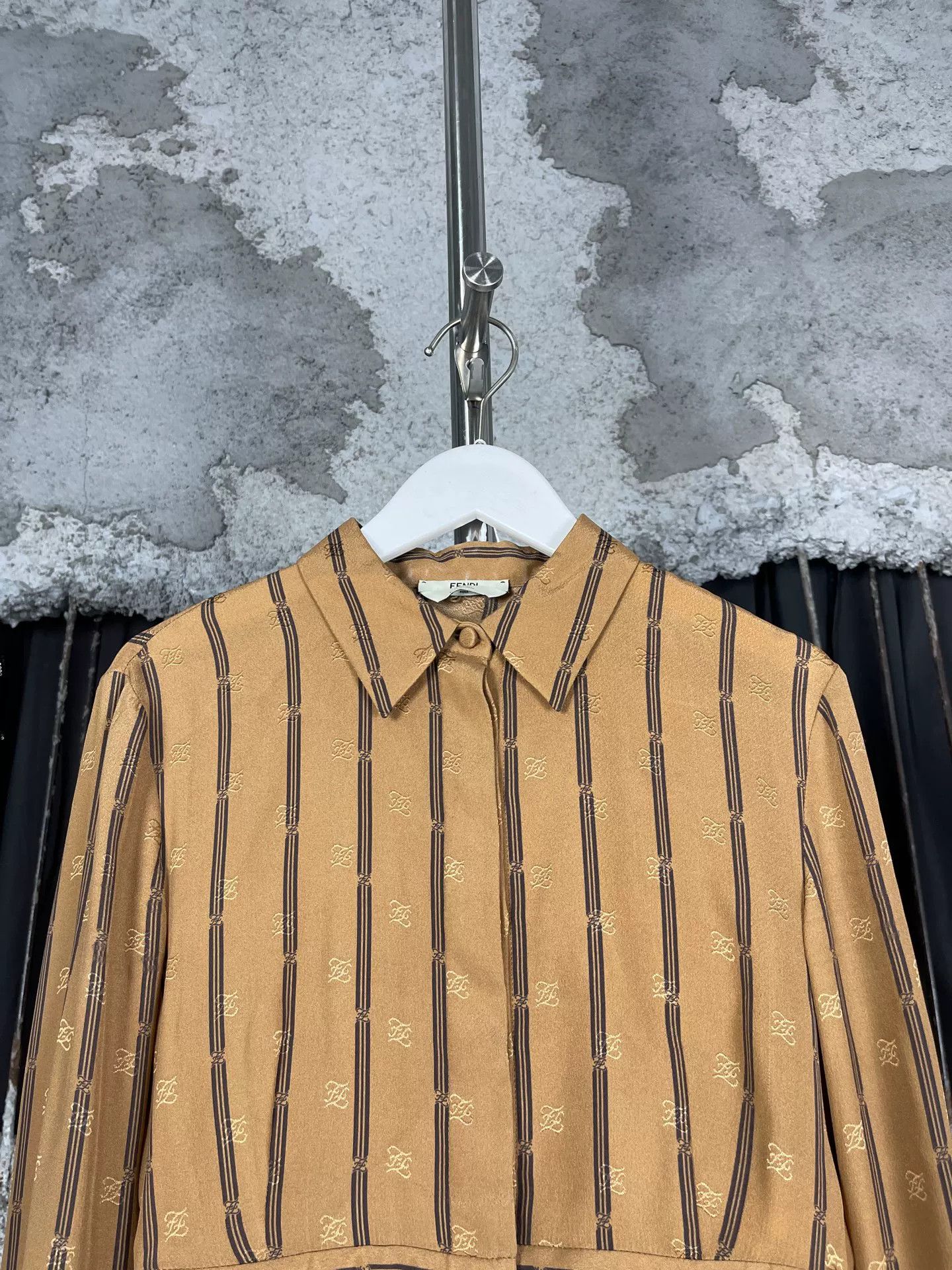Fendi Fendi Monogram Striped Silk Shirt Size 36 Size XS / US 0-2 / IT 36-38 - 4 Thumbnail