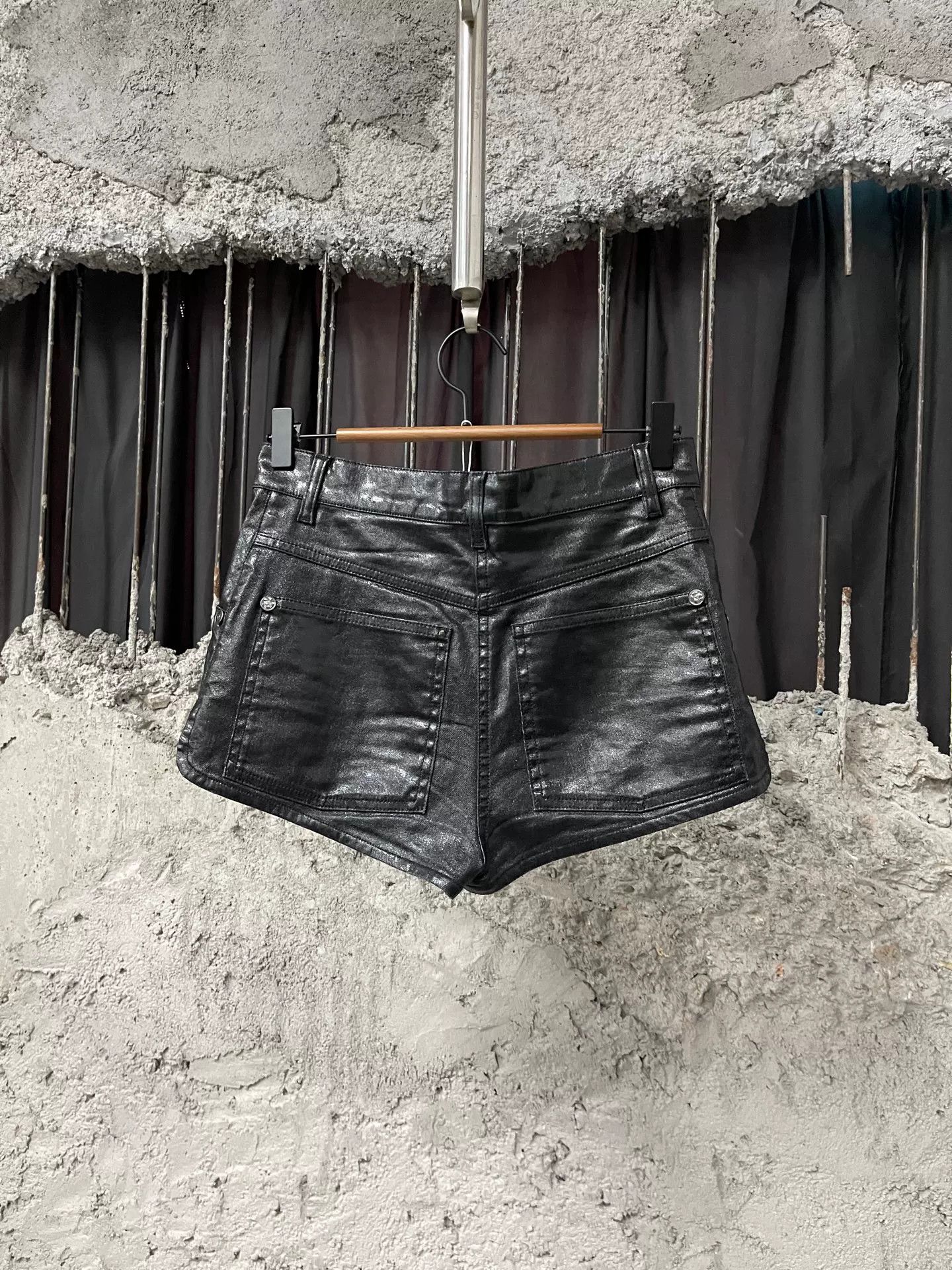 Chanel Chanel Coated Cotton Shorts Size 34 Size 25" / US 0 / IT 36 - 3 Thumbnail